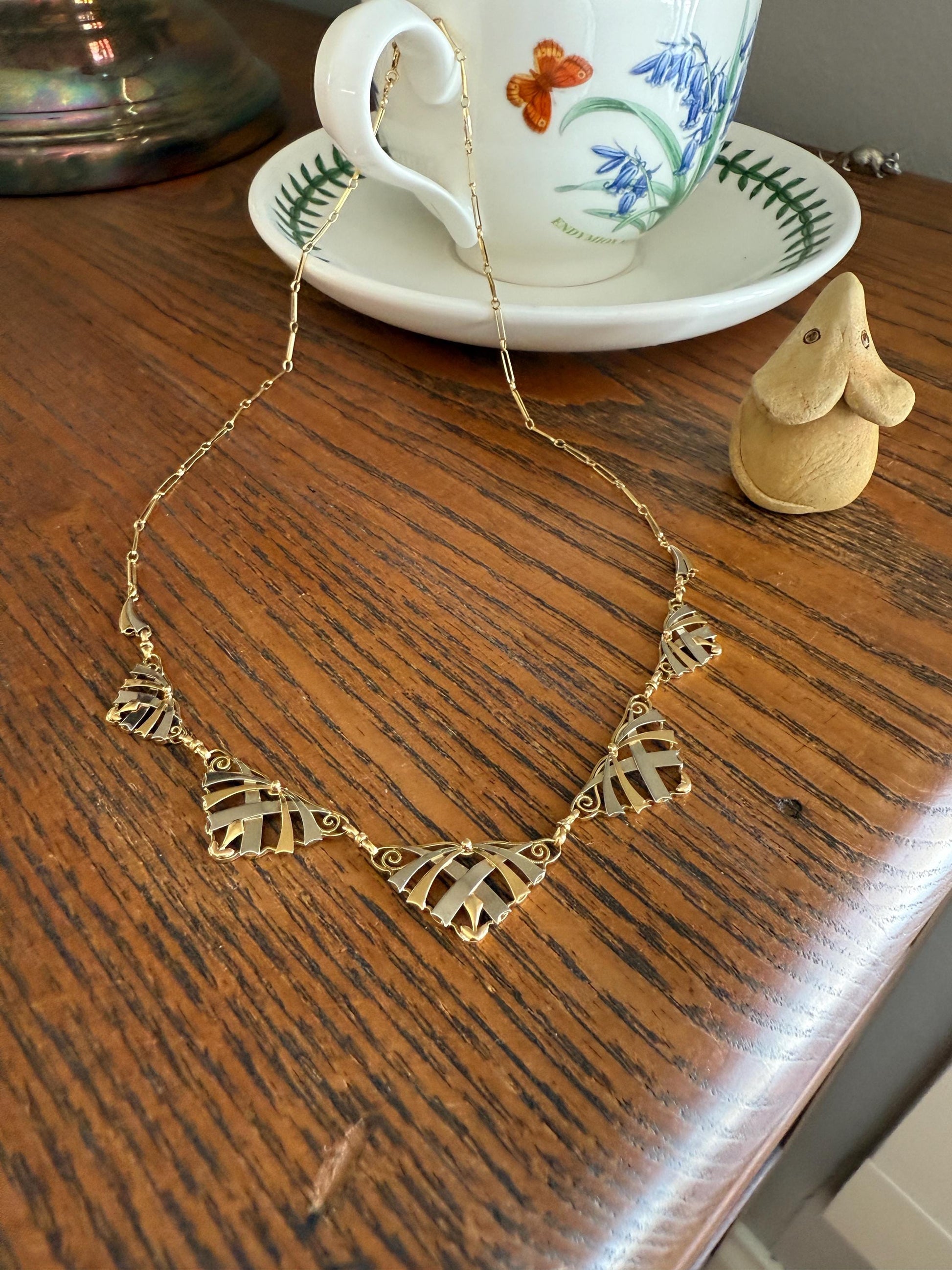 French Art Deco Antique 7.5g 18k Gold Two Tone Necklace Drapery Paperclip Chain Collar Fan Panels Pendants Figural Geometric Fanned Swirl