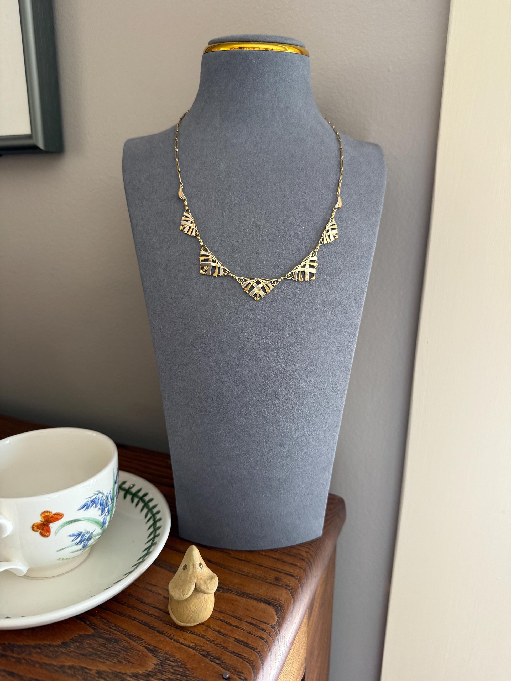 French Art Deco Antique 7.5g 18k Gold Two Tone Necklace Drapery Paperclip Chain Collar Fan Panels Pendants Figural Geometric Fanned Swirl