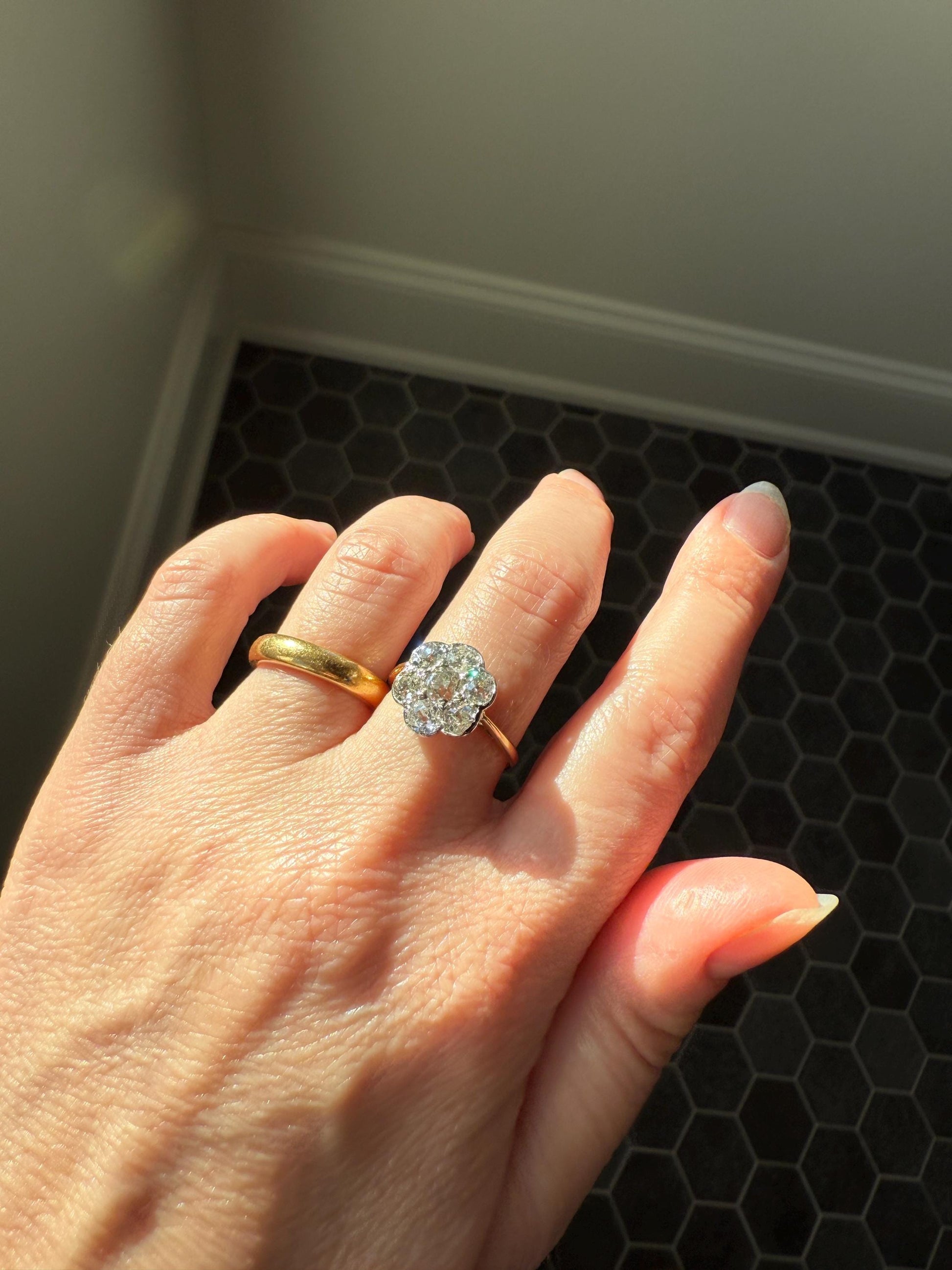 Vintage 1.9 Carat Old Mine Cut DIAMOND Daisy Flower Cluster Ring 18k Gold Art Deco Tall Domed Antique Seven Stone Bezel Setting Floral