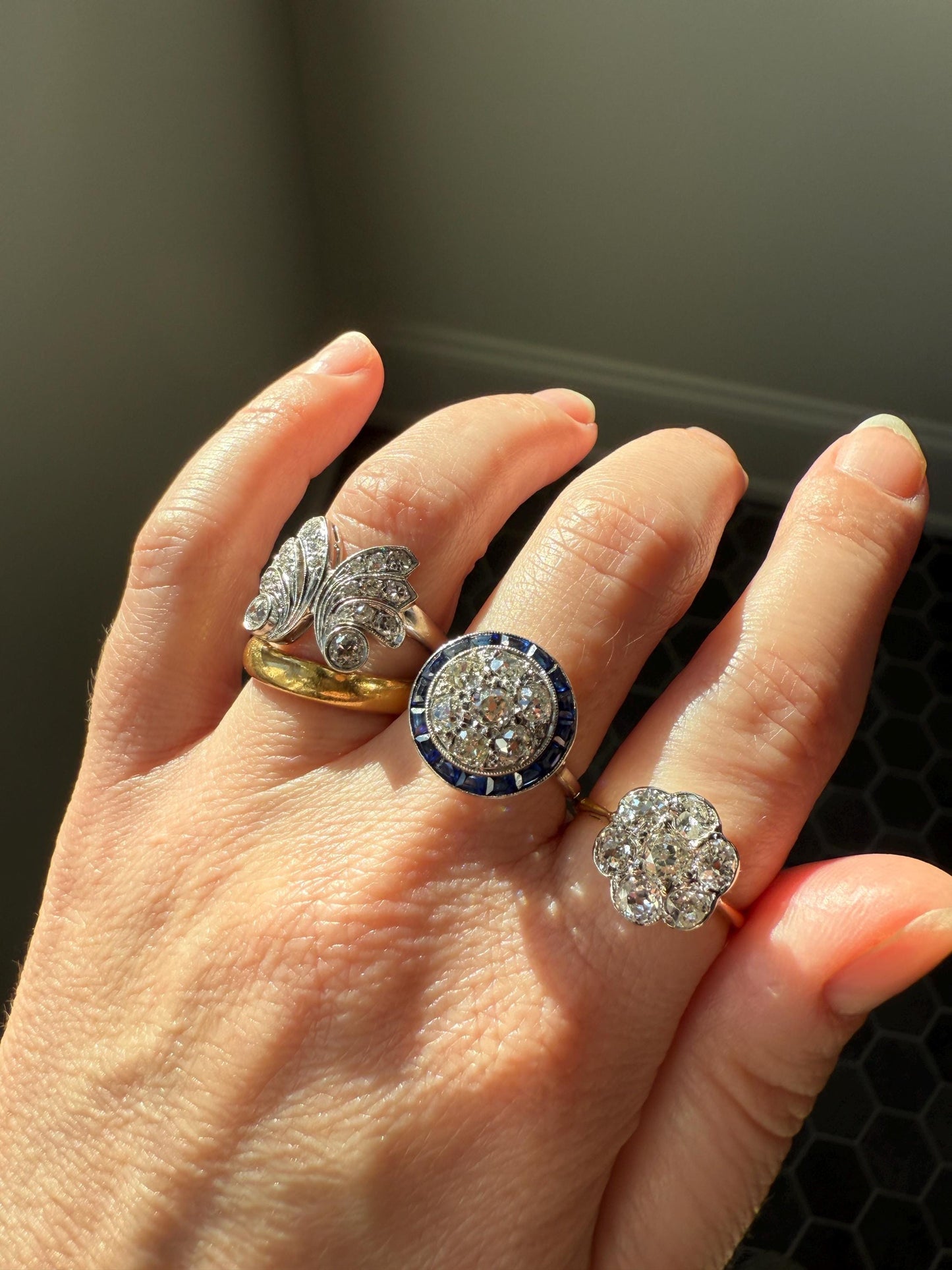 Vintage 1.9 Carat Old Mine Cut DIAMOND Daisy Flower Cluster Ring 18k Gold Art Deco Tall Domed Antique Seven Stone Bezel Setting Floral