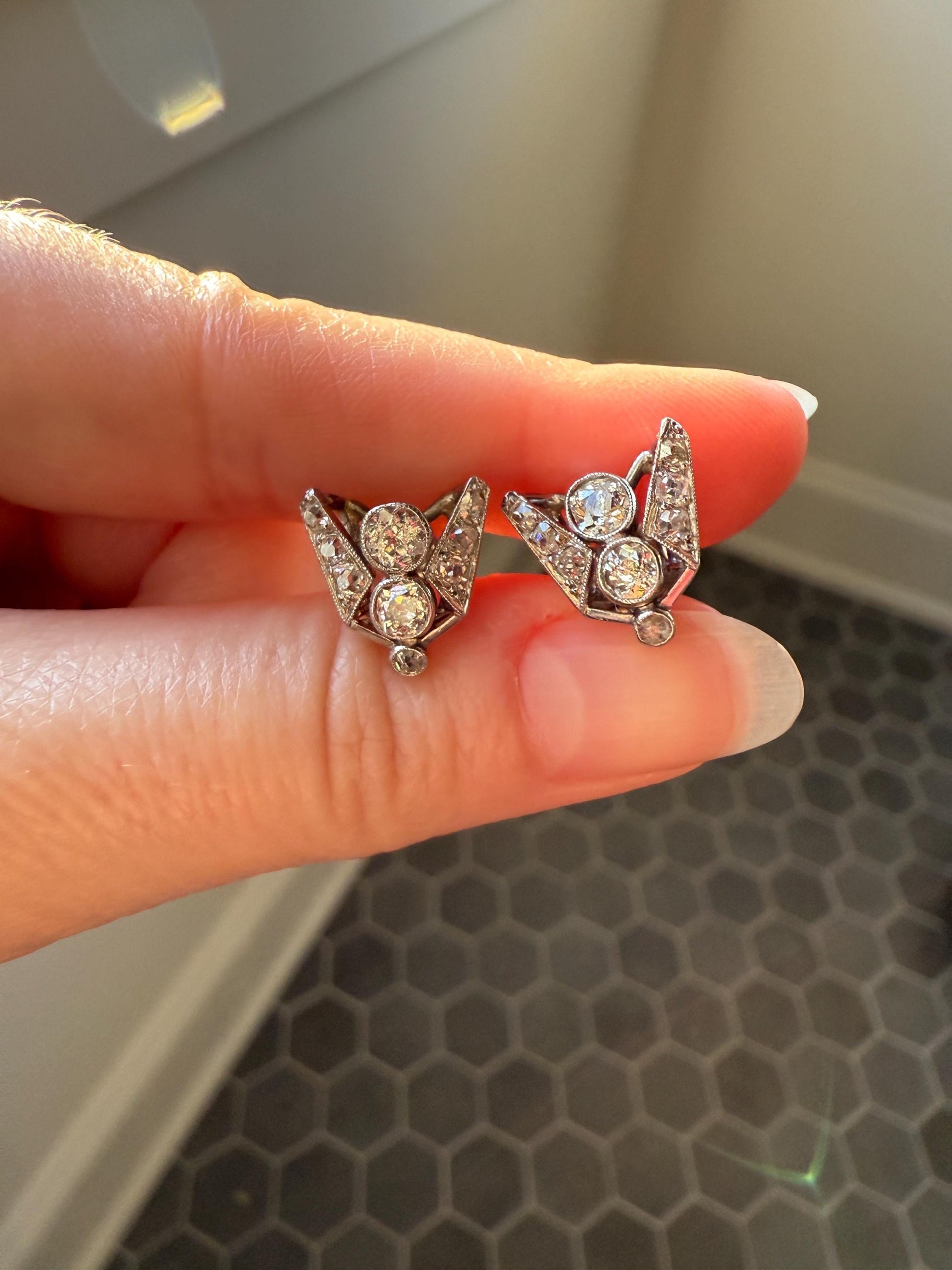 GEOMETRIC Art Deco 1 Carat Old Mine Cut Diamond 18k White Gold Stud Vintage Earrings Architectural Triangle Bezel Set Milgrain Studs