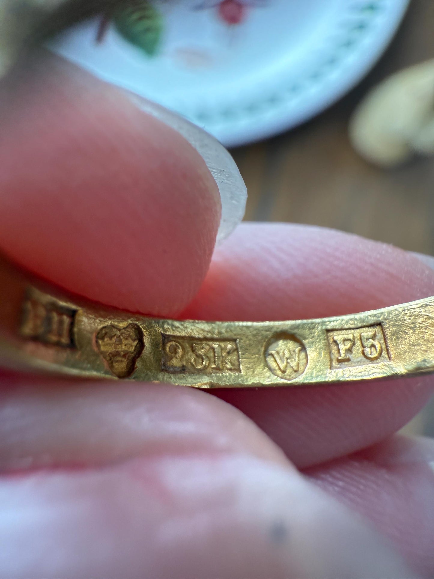 Antique " Minne " MEMORY Souvenir c1860 23k Gold Solid Victorian Band Ring Stacker Hand Engraved