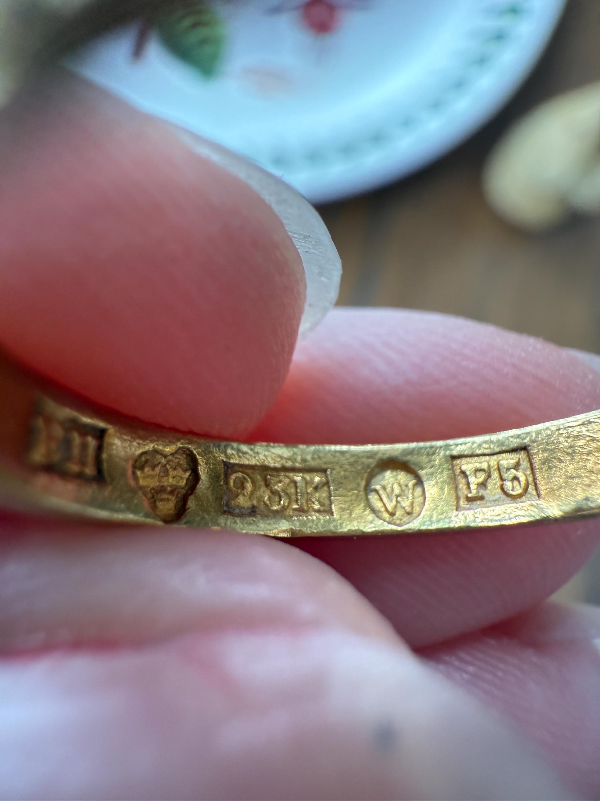 Antique " Minne " MEMORY Souvenir c1860 23k Gold Solid Victorian Band Ring Stacker Hand Engraved