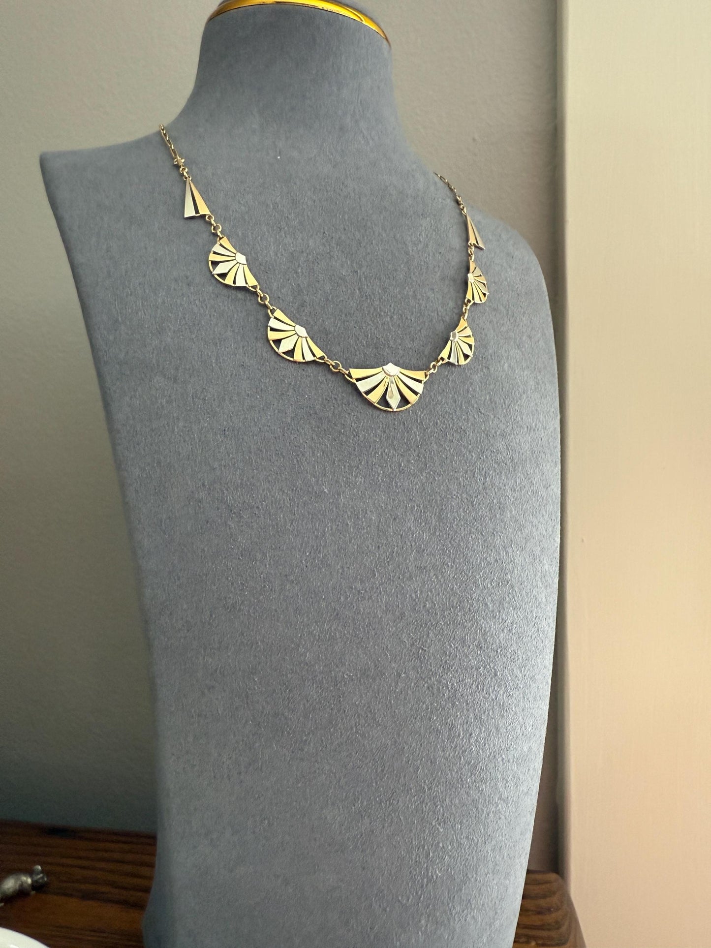 DAISIES French Art Deco Antique 18k Gold Floral Fan Two Tone Necklace Drapery Chain Collar Flower Pendants Figural