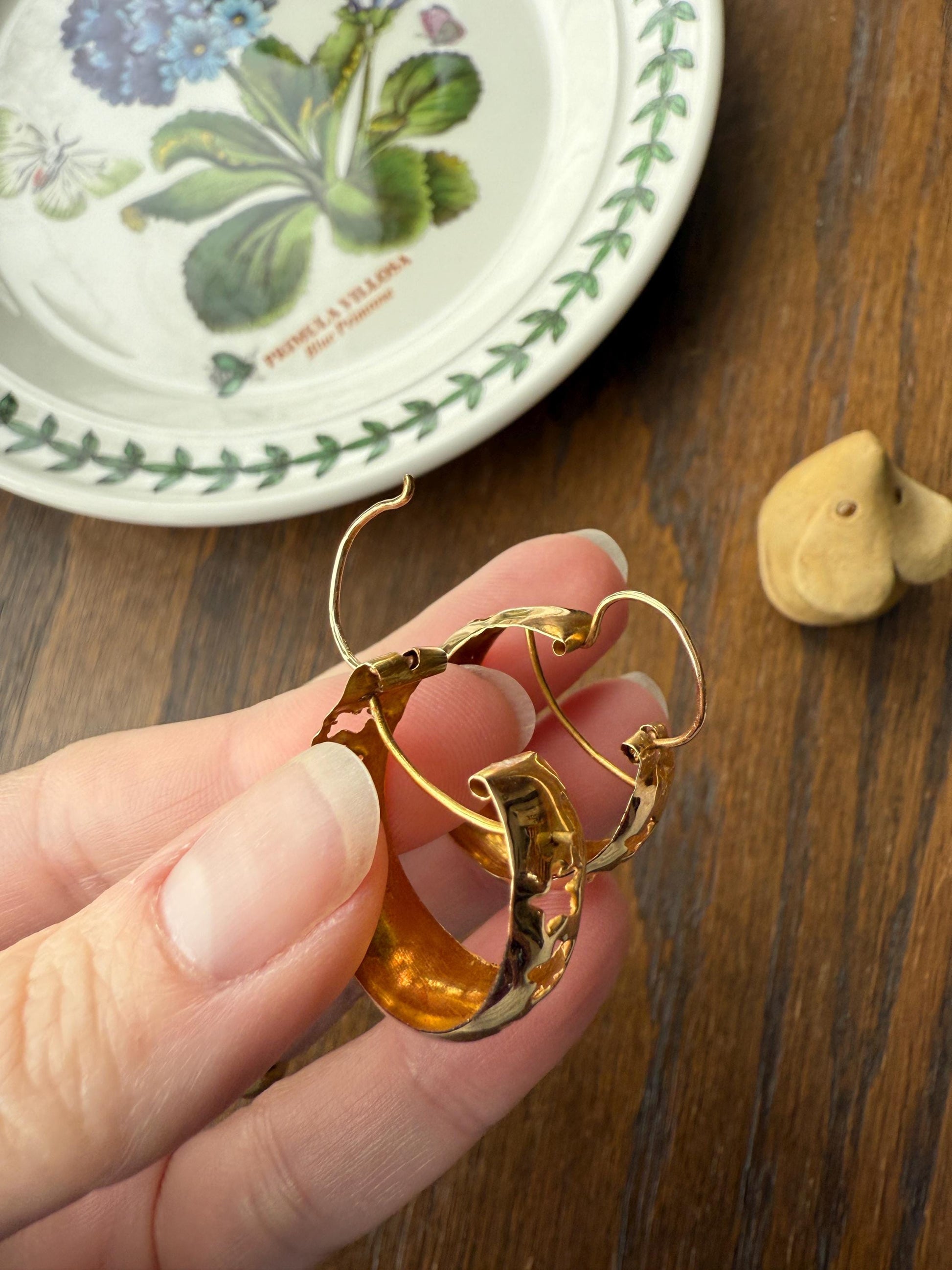 STAR Large Cutout Figural Creole Hoop Earrings French 18k Gold Vintage Chunky Retro Celestial