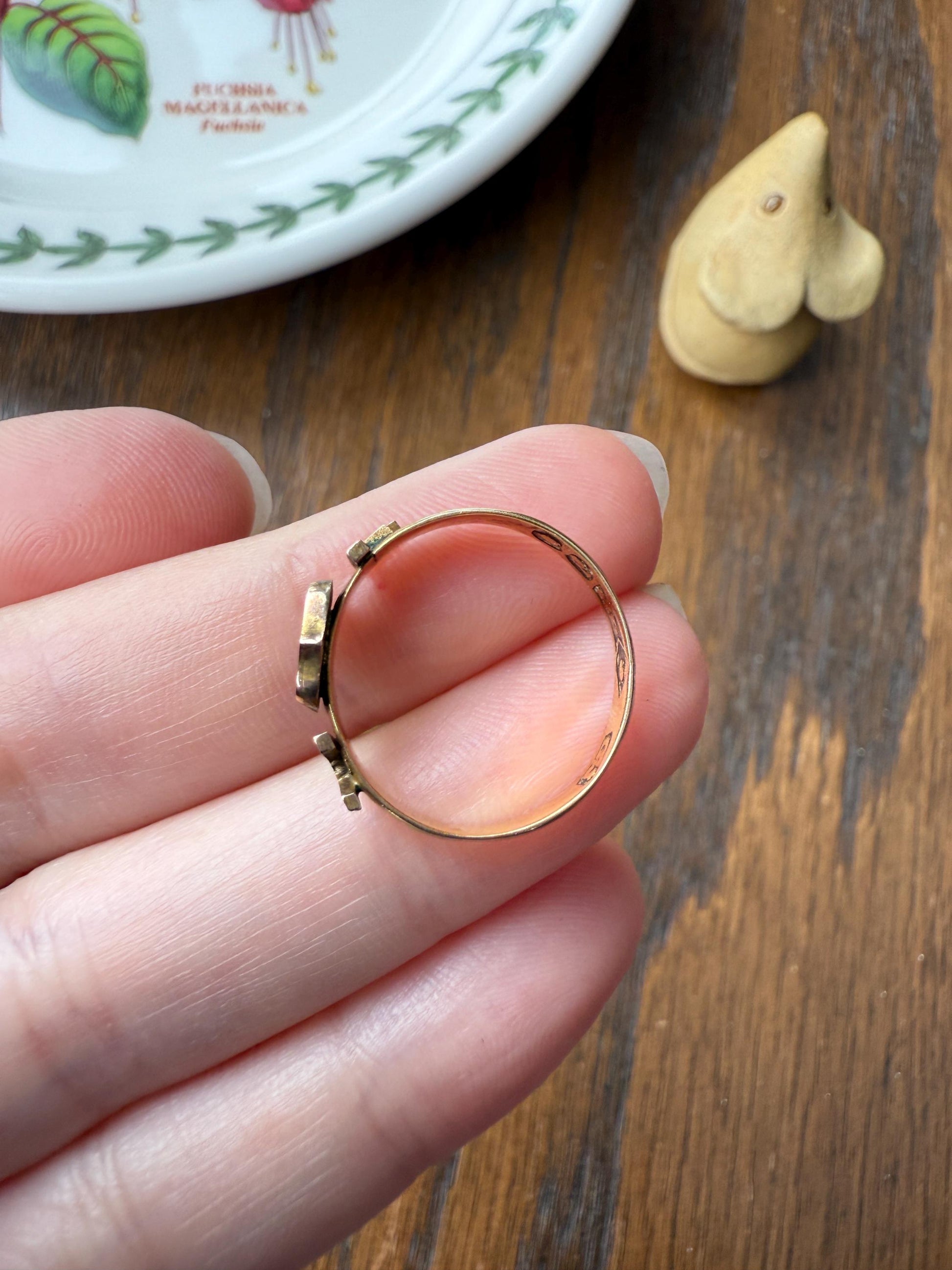 Unique " AF " Shield Signet Ring Antique Engraved Band 9k Gold Solid Unisex Stacker Figural Ready to Engrave / Personalize