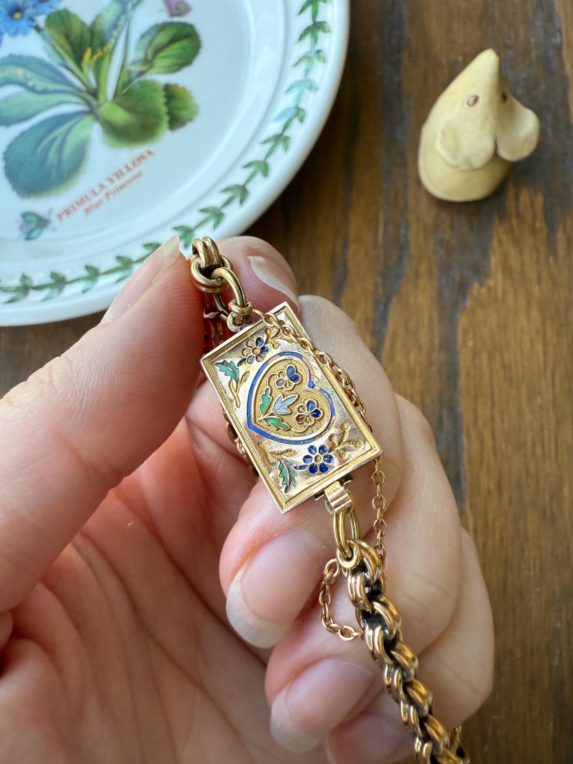 HEART Antique Chain BRACELET 18k Gold Solid Floral PANSY Forget Me Not Reversible Clasp 6.6g Think of Me French Traditional Enamel