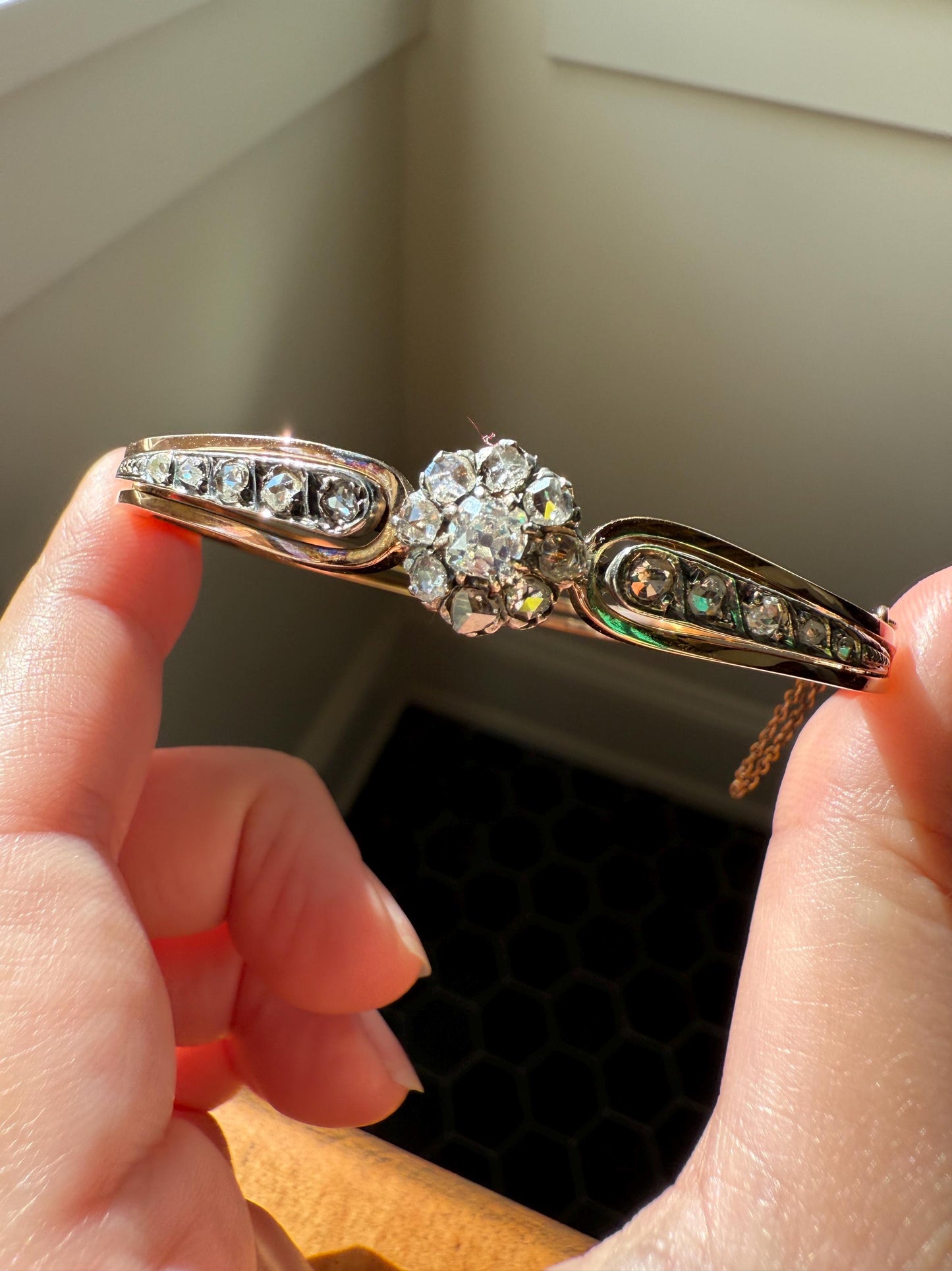 ANTIQUE 1.5Ctw Daisy CLUSTER Old Mine & Rose Cut DIAMONDS French Hinged Bangle Bracelet 18k Gold Silver Belle Epoque OmC Victorian Hallmark