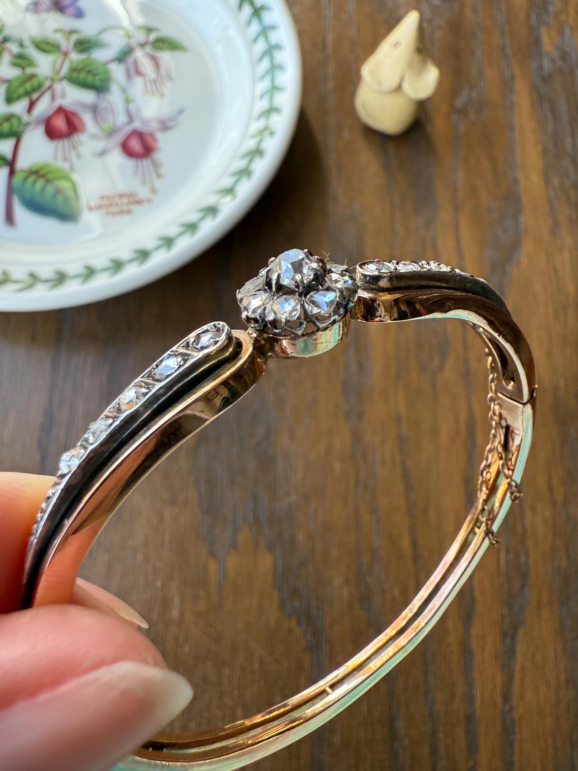 ANTIQUE 1.5Ctw Daisy CLUSTER Old Mine & Rose Cut DIAMONDS French Hinged Bangle Bracelet 18k Gold Silver Belle Epoque OmC Victorian Hallmark