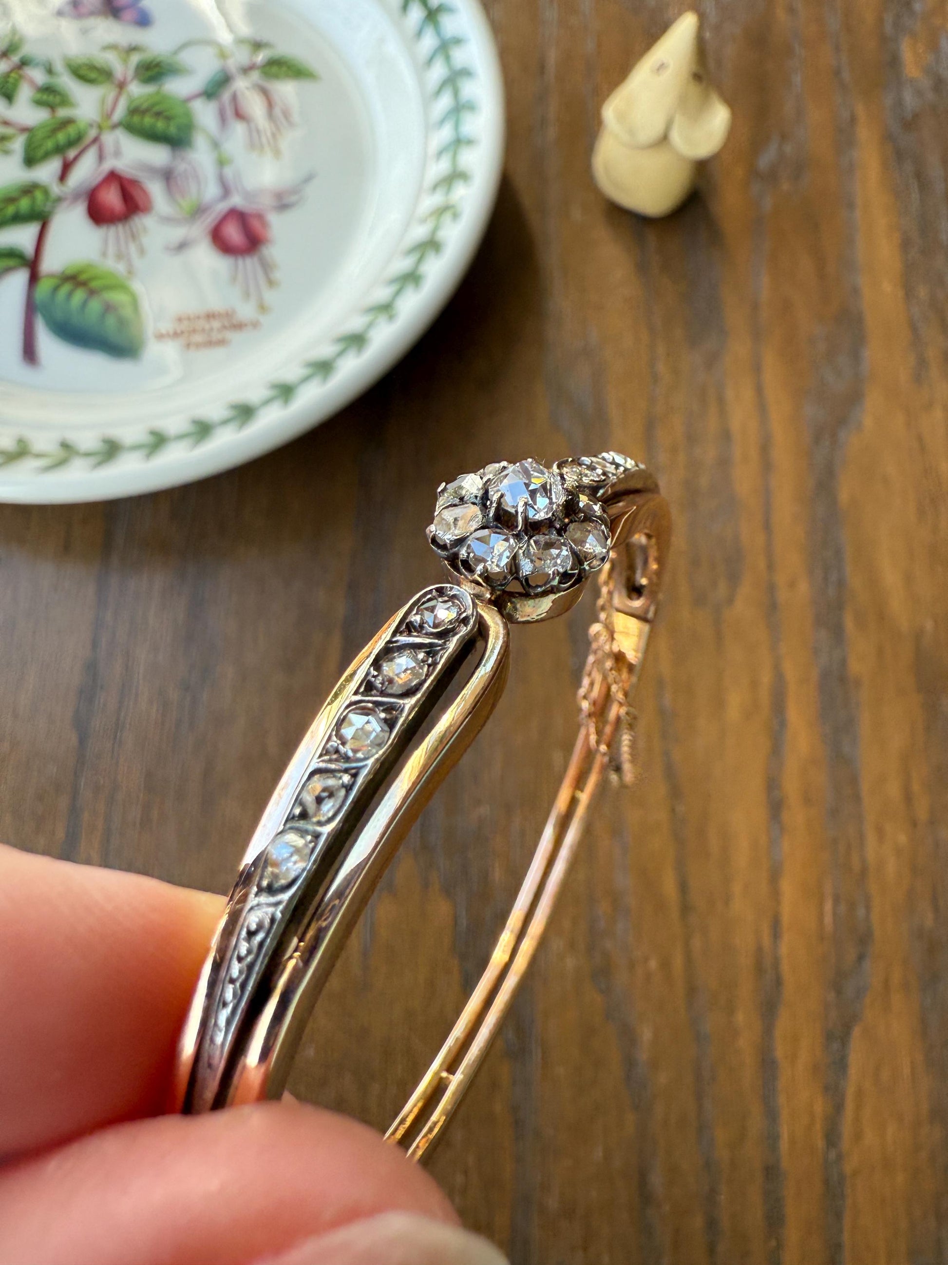 ANTIQUE 1.5Ctw Daisy CLUSTER Old Mine & Rose Cut DIAMONDS French Hinged Bangle Bracelet 18k Gold Silver Belle Epoque OmC Victorian Hallmark