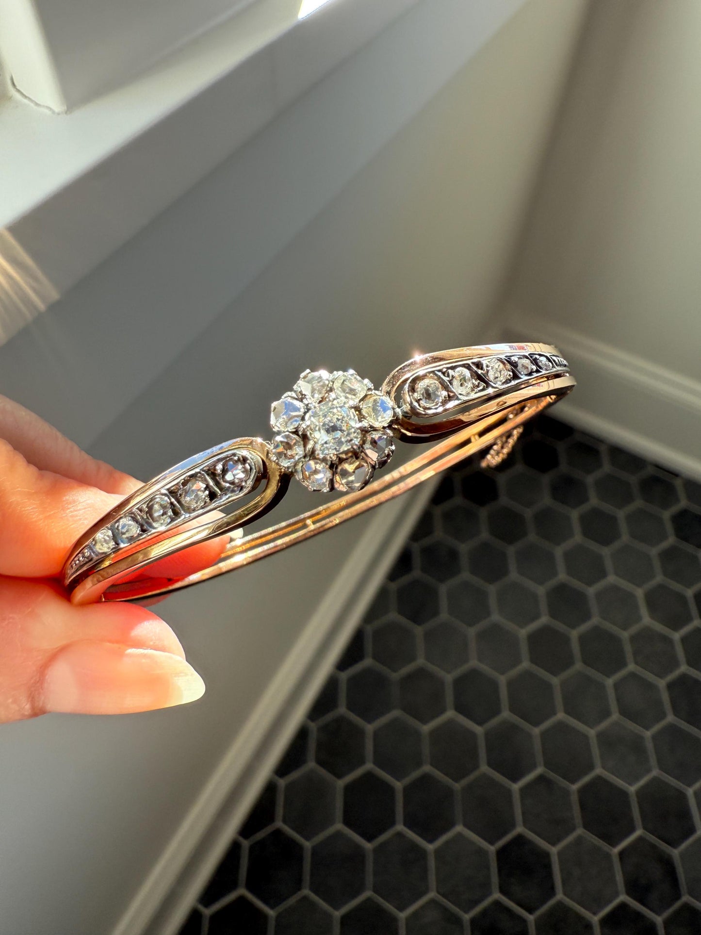 ANTIQUE 1.5Ctw Daisy CLUSTER Old Mine & Rose Cut DIAMONDS French Hinged Bangle Bracelet 18k Gold Silver Belle Epoque OmC Victorian Hallmark