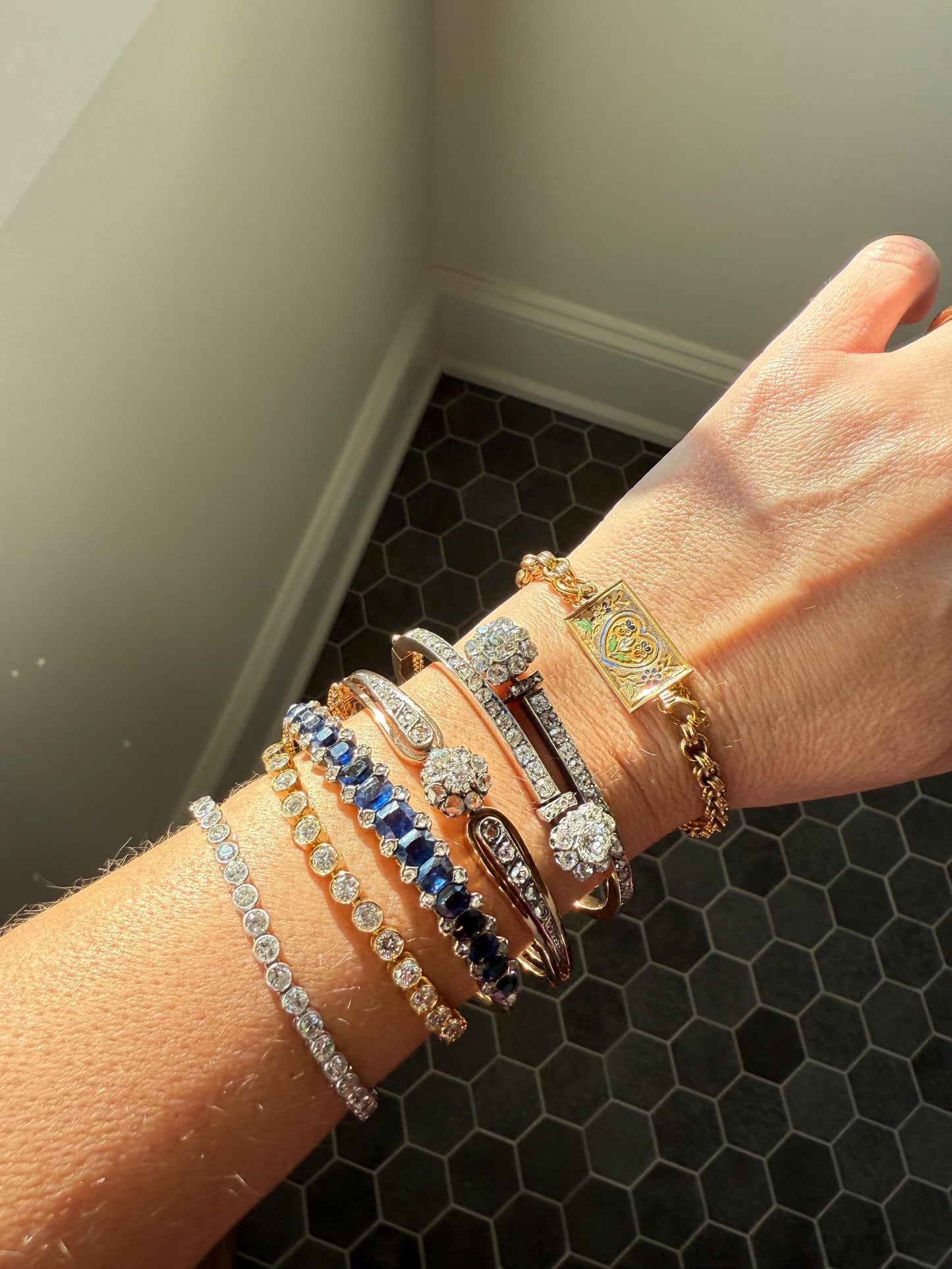 ANTIQUE 1.5Ctw Daisy CLUSTER Old Mine & Rose Cut DIAMONDS French Hinged Bangle Bracelet 18k Gold Silver Belle Epoque OmC Victorian Hallmark