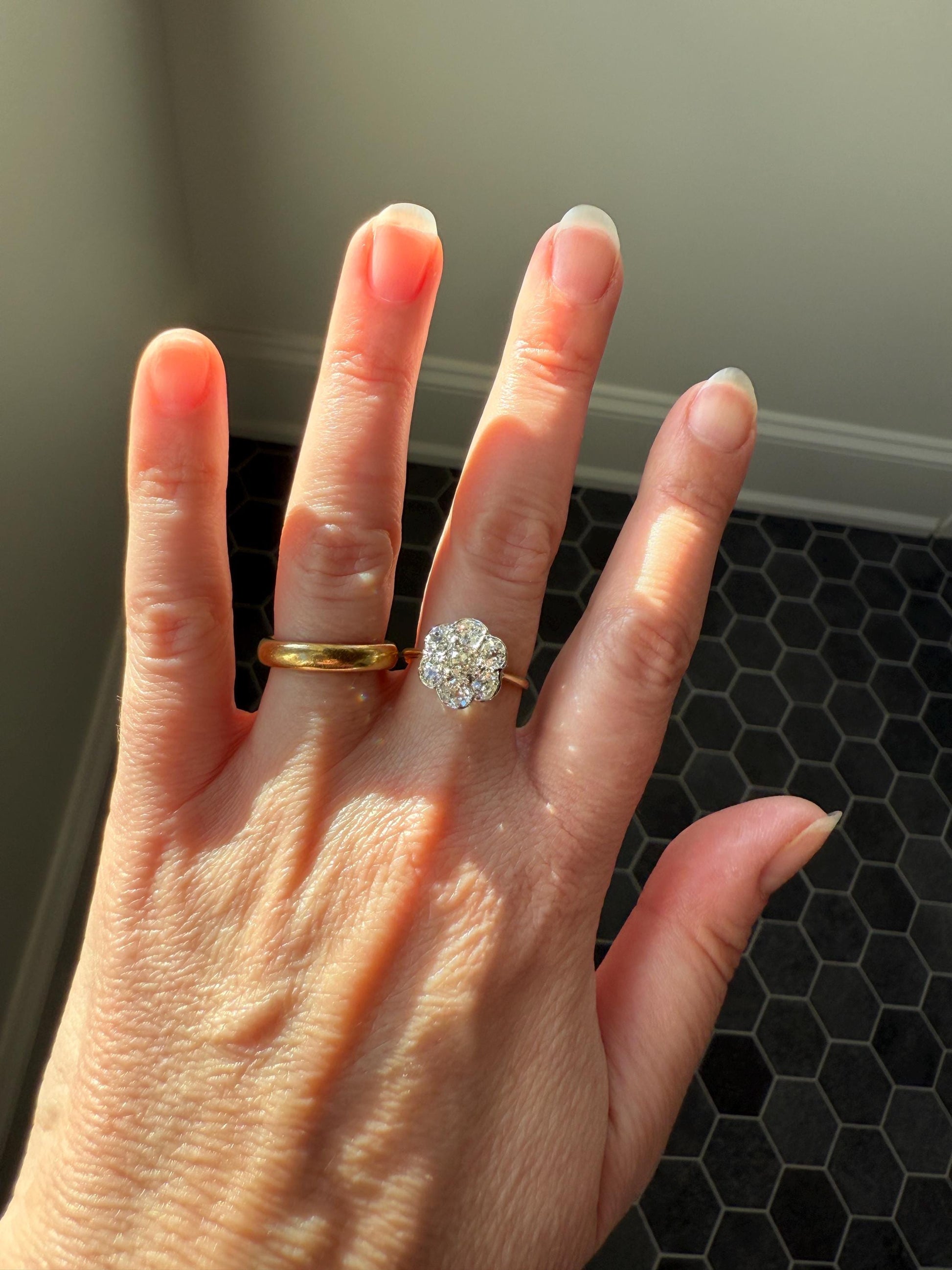Vintage 1.9 Carat Old Mine Cut DIAMOND Daisy Flower Cluster Ring 18k Gold Art Deco Tall Domed Antique Seven Stone Bezel Setting Floral