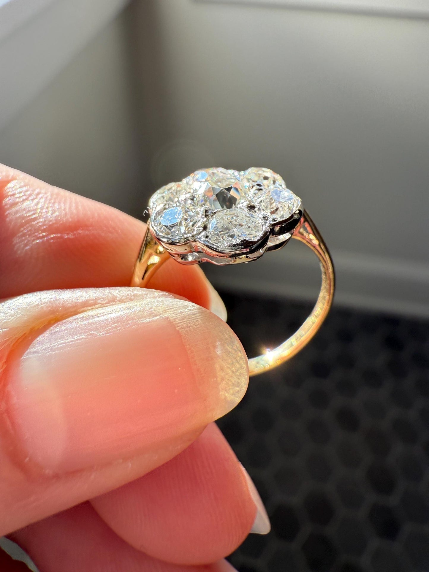 Vintage 1.9 Carat Old Mine Cut DIAMOND Daisy Flower Cluster Ring 18k Gold Art Deco Tall Domed Antique Seven Stone Bezel Setting Floral