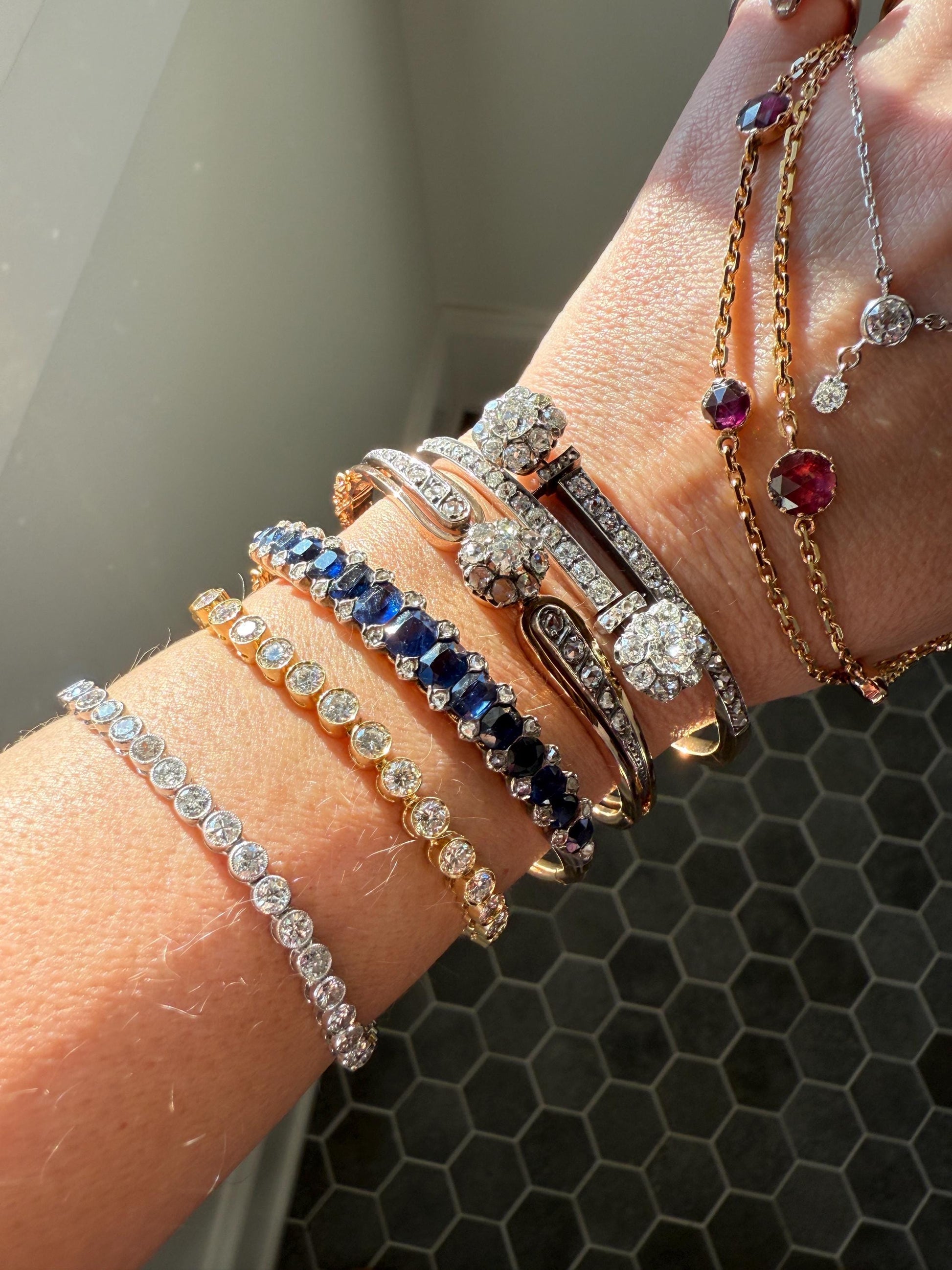 Gorgeous Perpignan GARNET Station Chain Necklace 18k Gold Bezel Set Pendants Rose Cut Closed Back Almandine Glowing Rare Pendant Holder