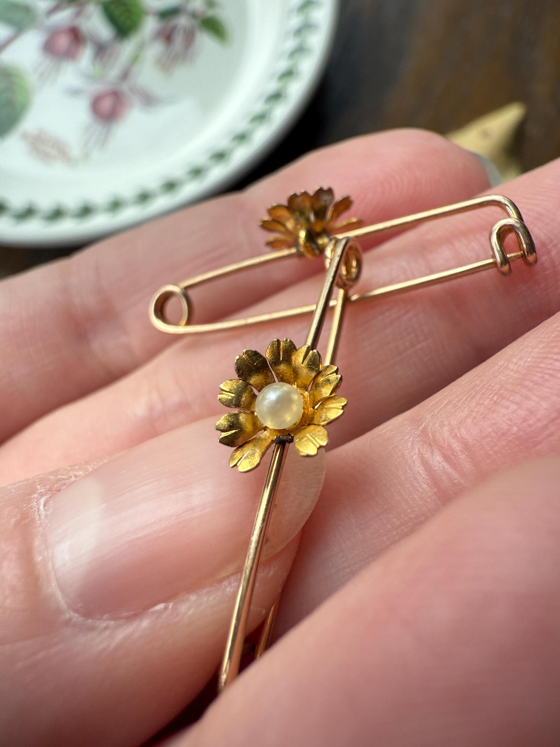 Floral Daisy 18k Gold Solid Safety Pin Extender Connector Pendant Charm Holder Pearl