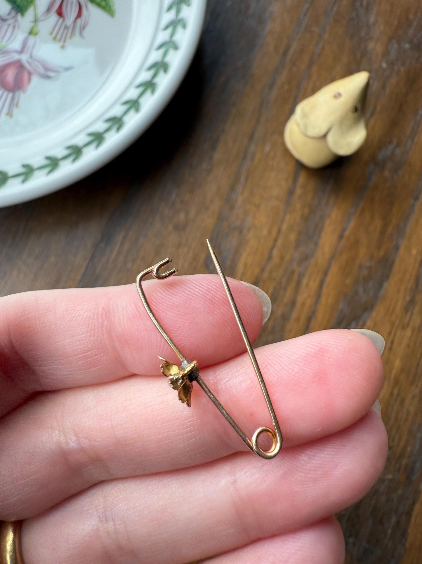 Floral Daisy 18k Gold Solid Safety Pin Extender Connector Pendant Charm Holder Pearl