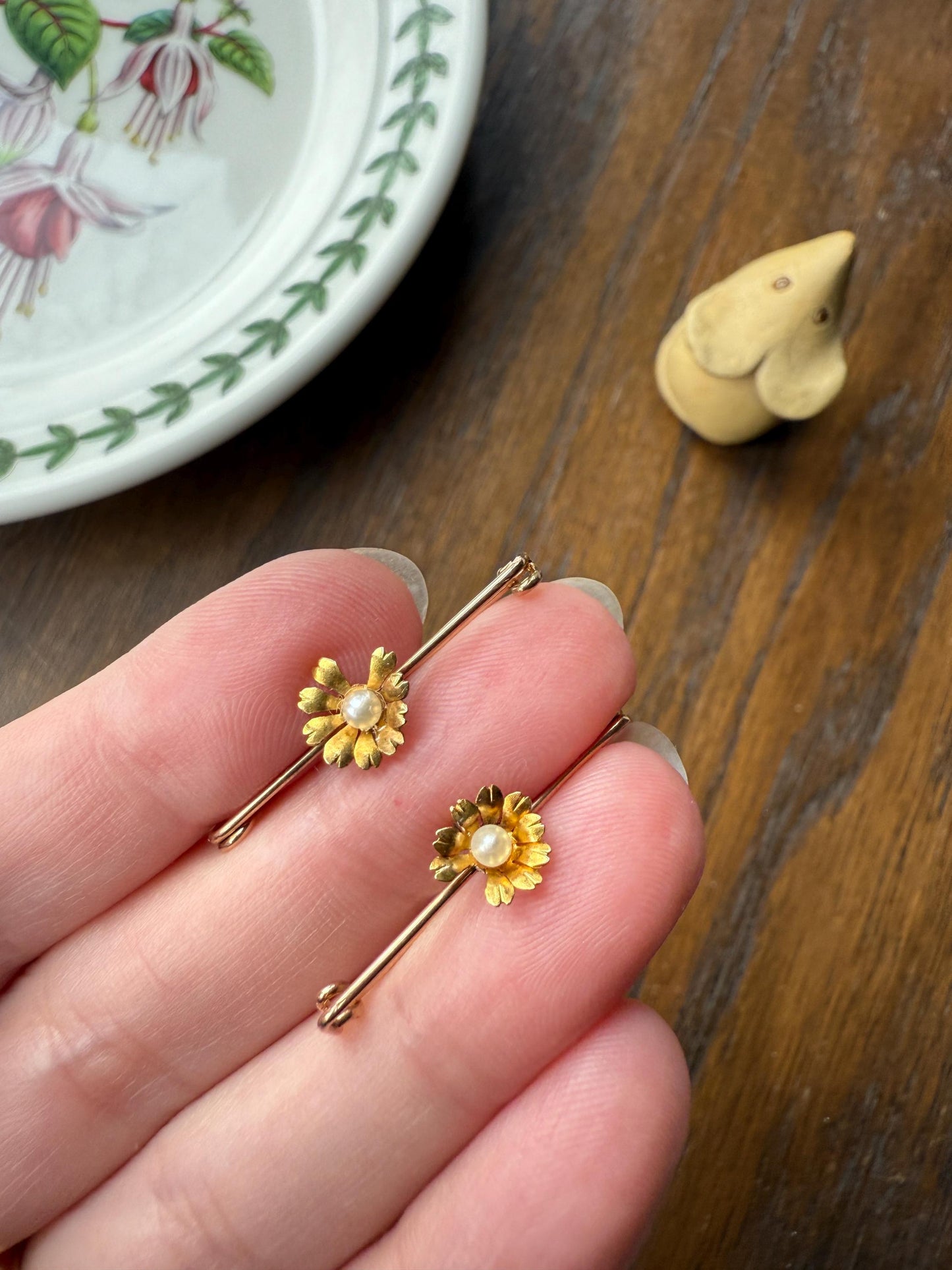 Floral Daisy 18k Gold Solid Safety Pin Extender Connector Pendant Charm Holder Pearl
