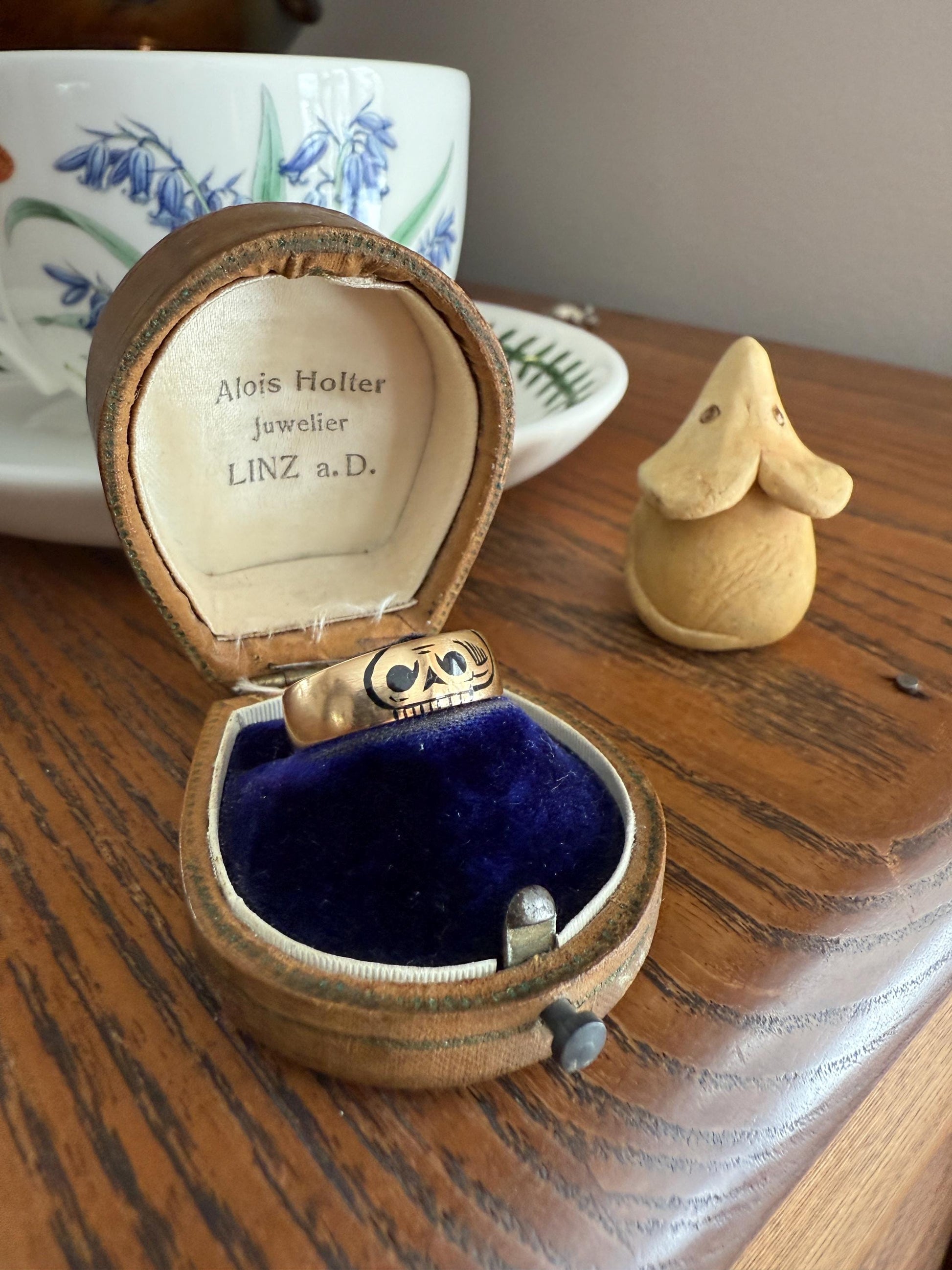 Pumpkinhead Rare Scottish Antique 18k Gold Solid Wedding Band Black Enamel Skull Memento Mori Ring