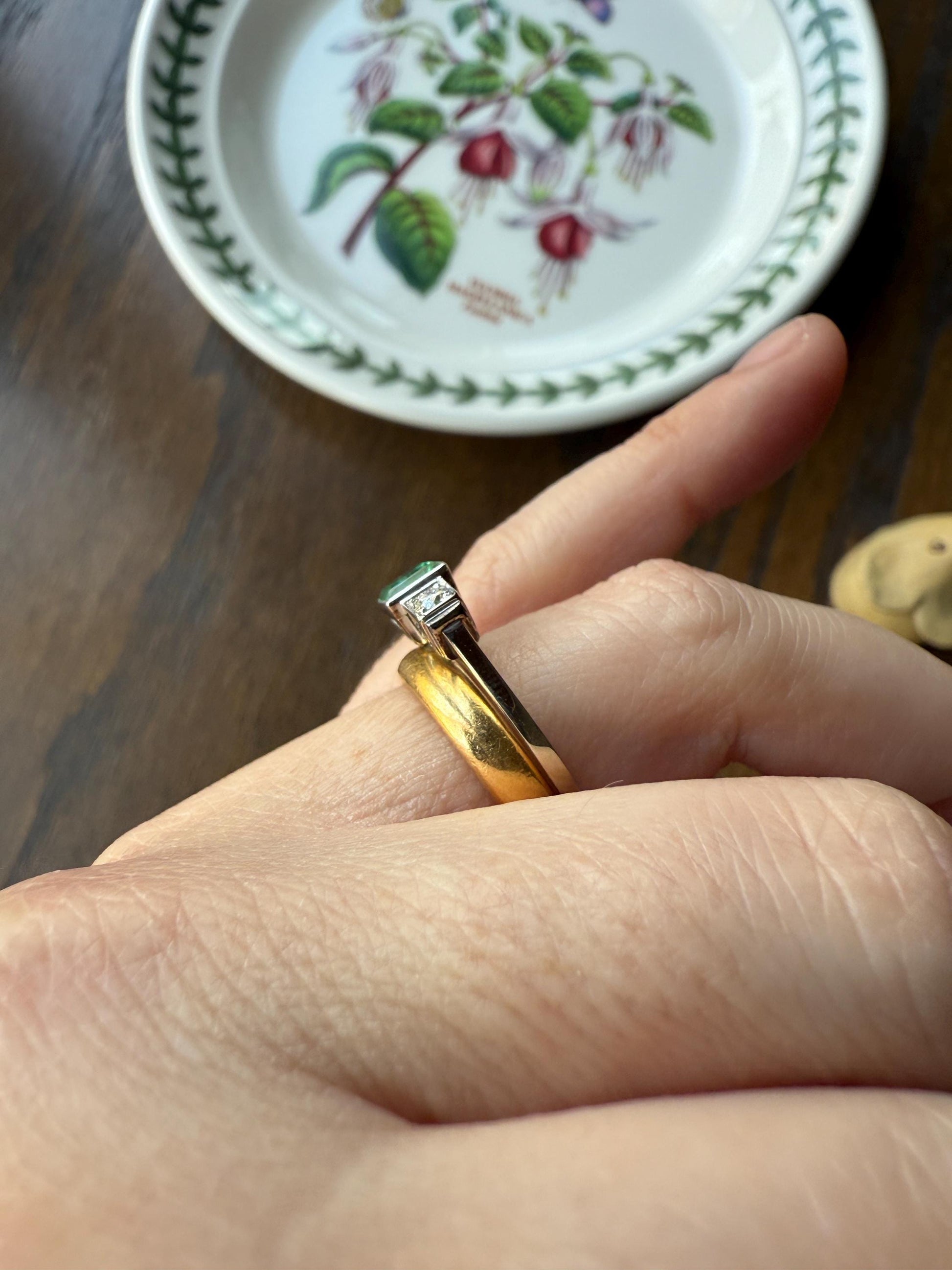 Art Deco Natural EMERALD Old Mine Cut DIAMOND Three Stone Ring 18k White Gold Band Green Milgrain Trinity Ornate Filigree