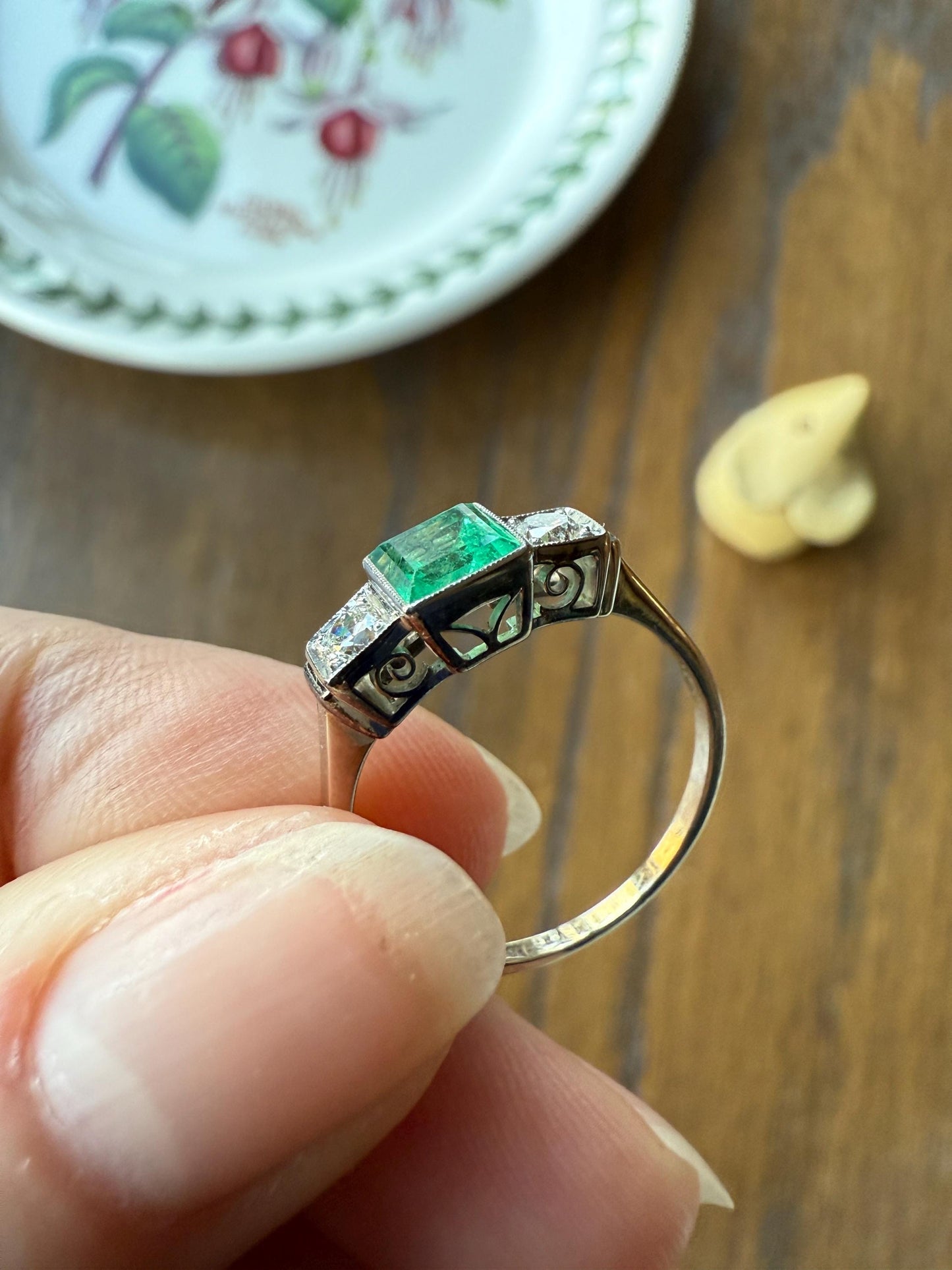 Art Deco Natural EMERALD Old Mine Cut DIAMOND Three Stone Ring 18k White Gold Band Green Milgrain Trinity Ornate Filigree