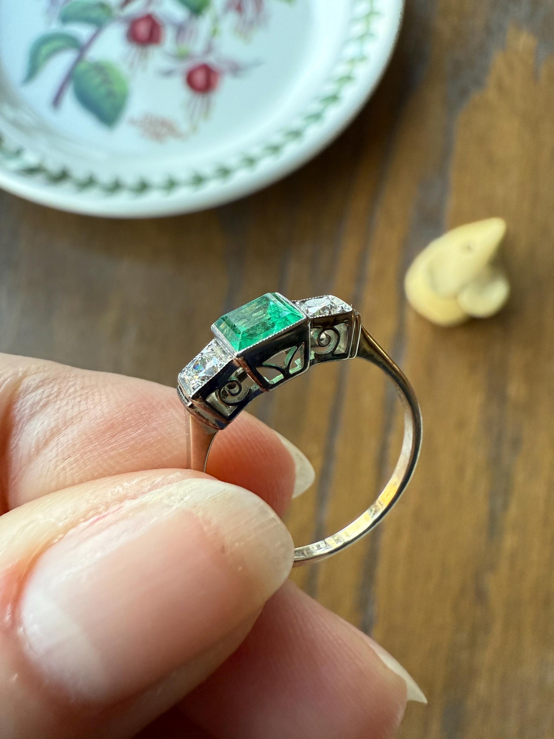 Art Deco Natural EMERALD Old Mine Cut DIAMOND Three Stone Ring 18k White Gold Band Green Milgrain Trinity Ornate Filigree