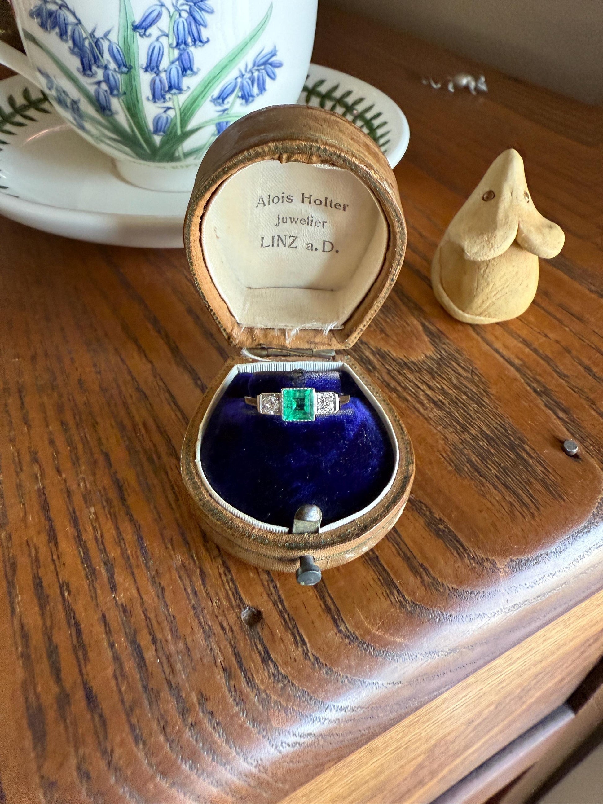 Art Deco Natural EMERALD Old Mine Cut DIAMOND Three Stone Ring 18k White Gold Band Green Milgrain Trinity Ornate Filigree