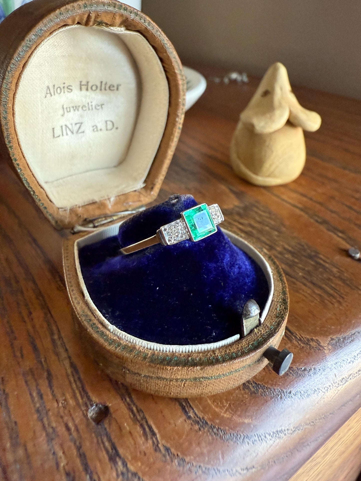 Art Deco Natural EMERALD Old Mine Cut DIAMOND Three Stone Ring 18k White Gold Band Green Milgrain Trinity Ornate Filigree