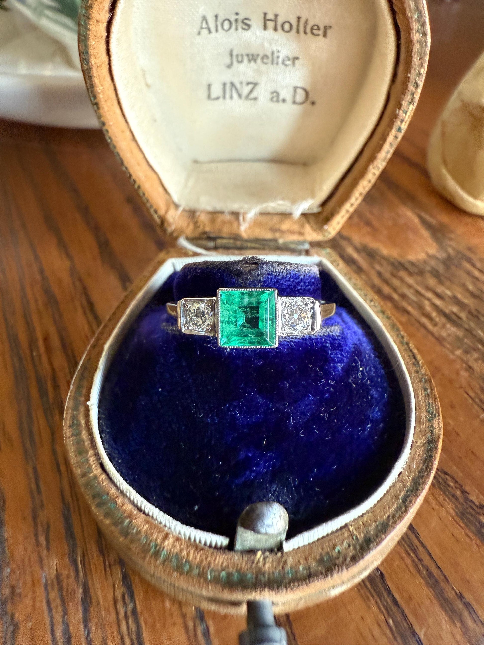 Art Deco Natural EMERALD Old Mine Cut DIAMOND Three Stone Ring 18k White Gold Band Green Milgrain Trinity Ornate Filigree