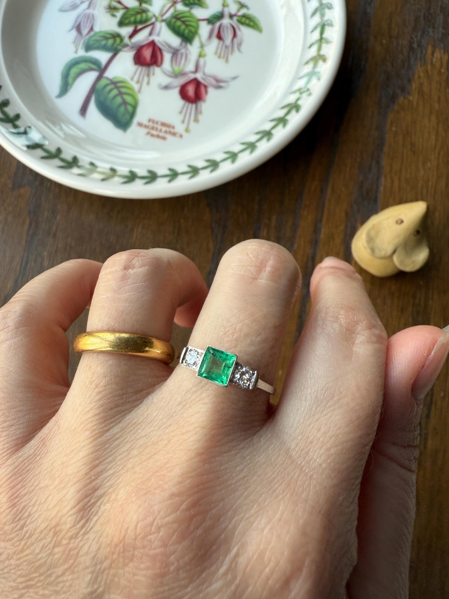 Art Deco Natural EMERALD Old Mine Cut DIAMOND Three Stone Ring 18k White Gold Band Green Milgrain Trinity Ornate Filigree