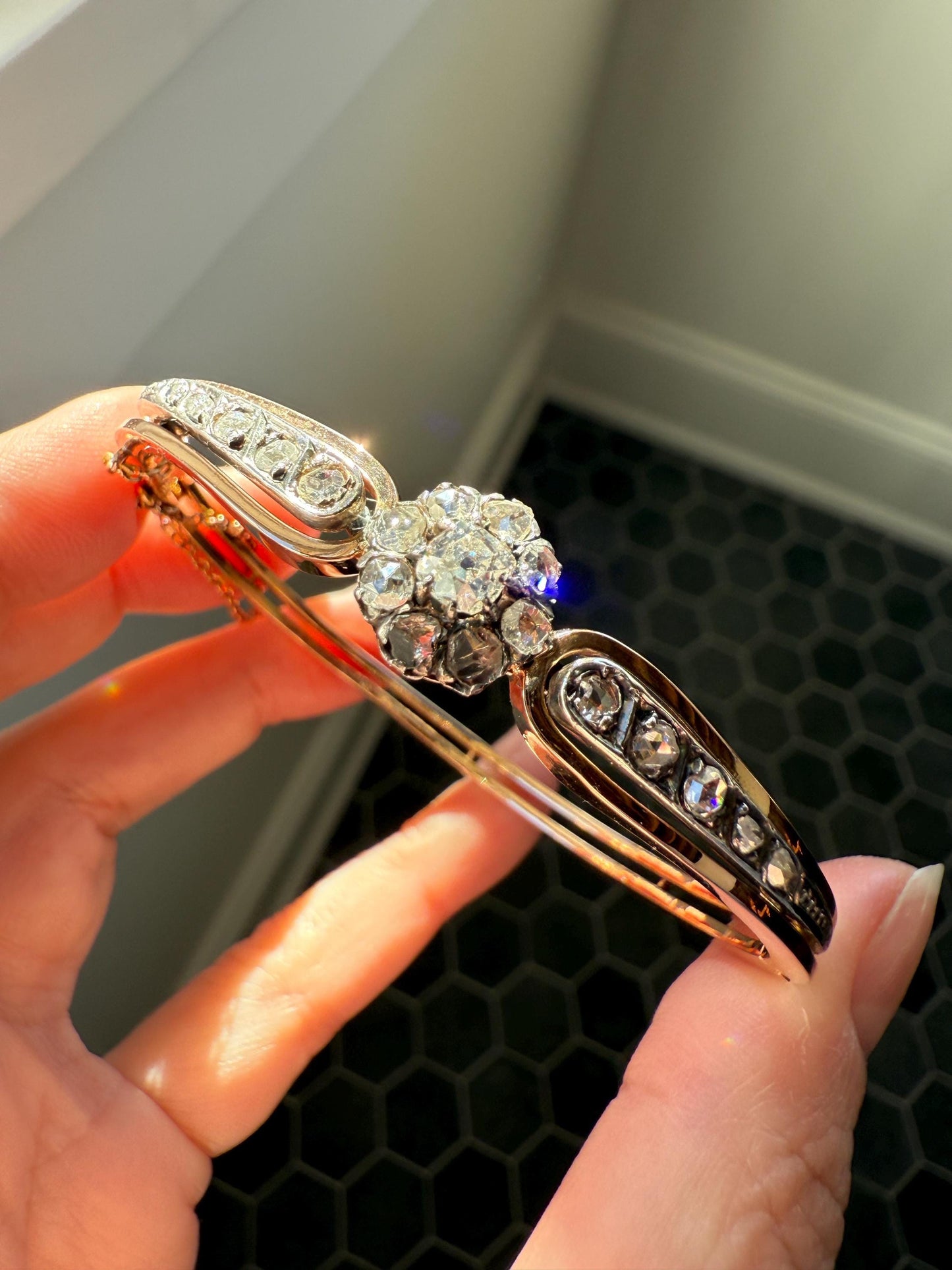 ANTIQUE 1.5Ctw Daisy CLUSTER Old Mine & Rose Cut DIAMONDS French Hinged Bangle Bracelet 18k Gold Silver Belle Epoque OmC Victorian Hallmark