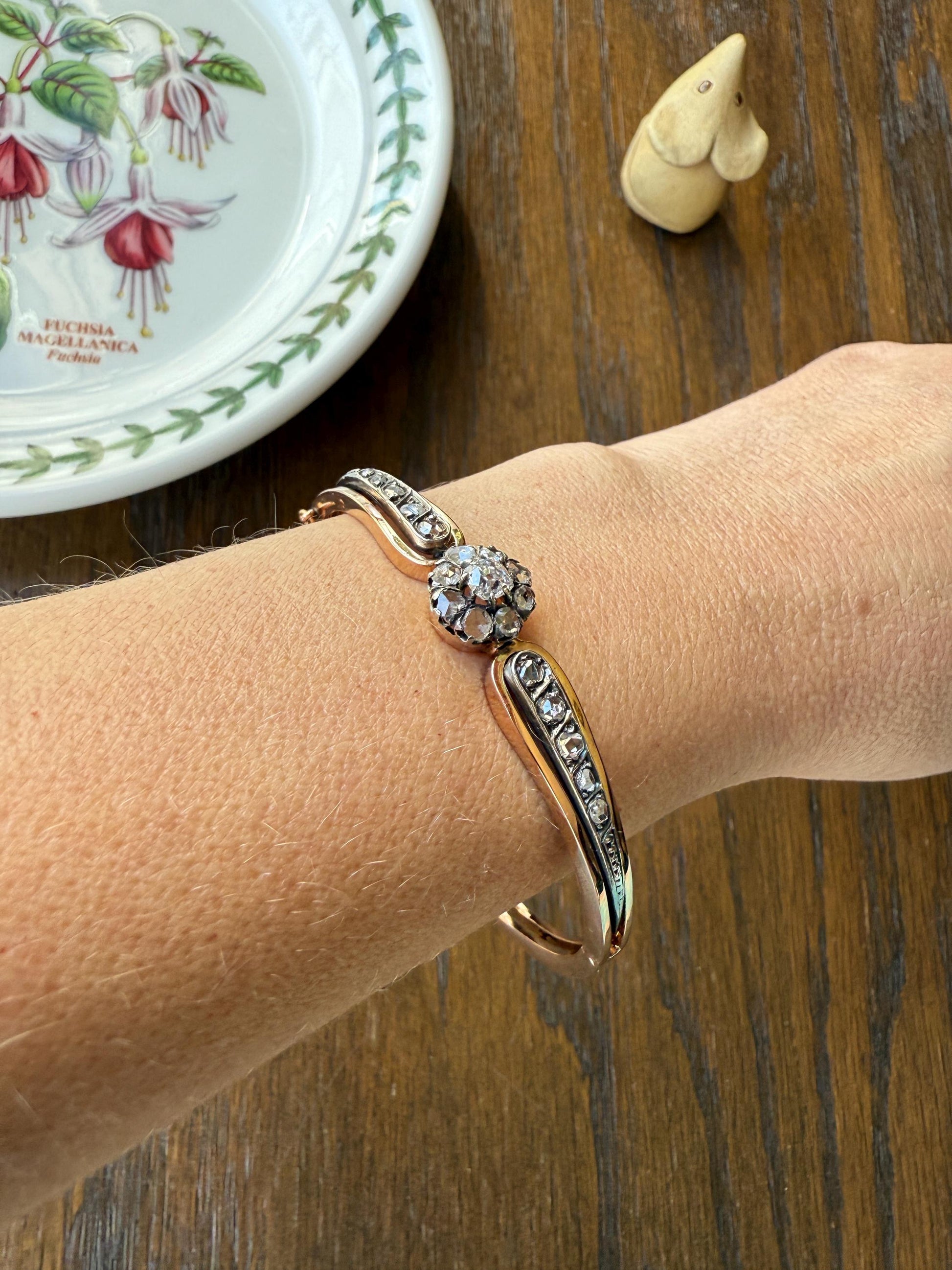 ANTIQUE 1.5Ctw Daisy CLUSTER Old Mine & Rose Cut DIAMONDS French Hinged Bangle Bracelet 18k Gold Silver Belle Epoque OmC Victorian Hallmark