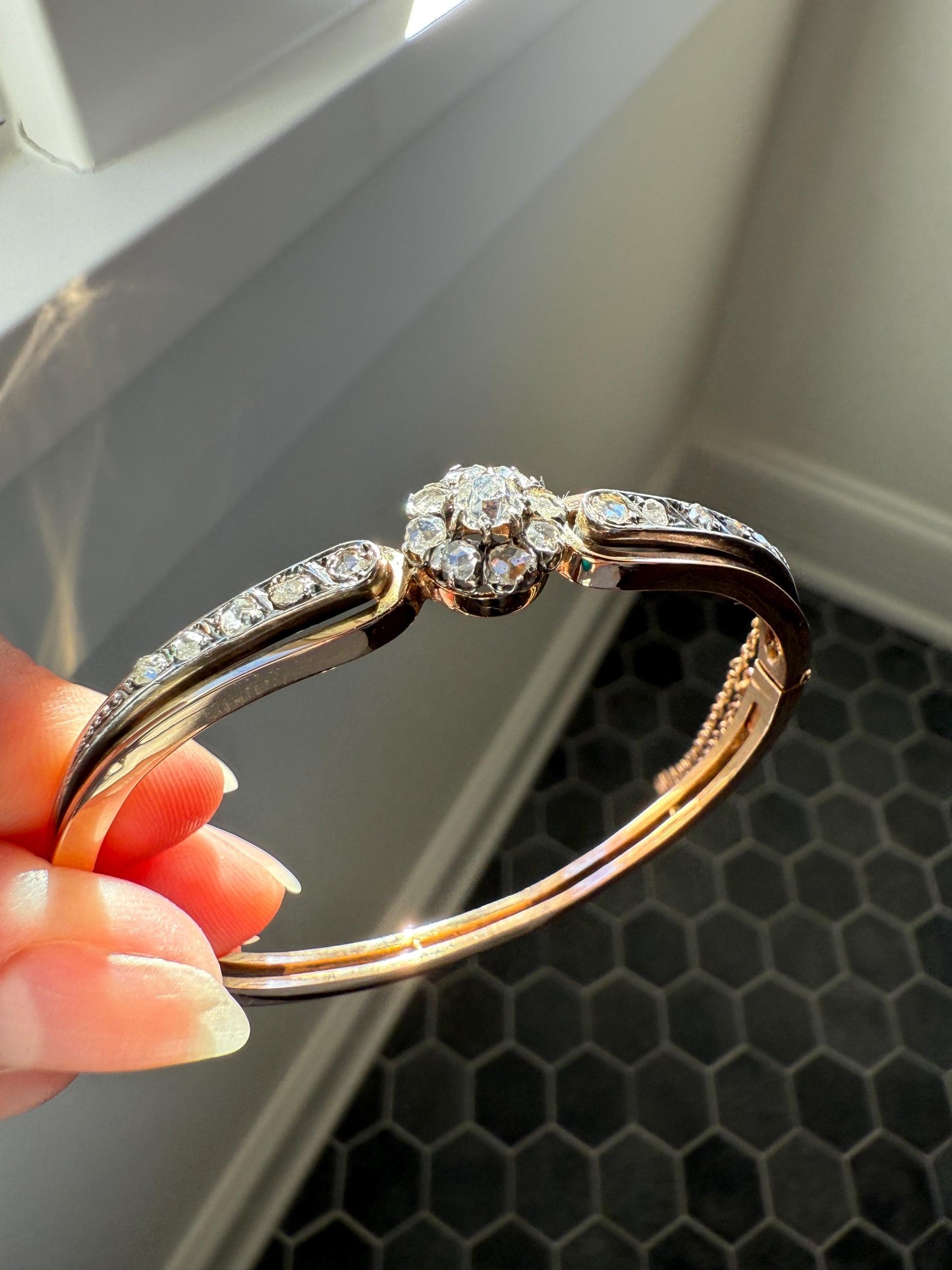 ANTIQUE 1.5Ctw Daisy CLUSTER Old Mine & Rose Cut DIAMONDS French Hinged Bangle Bracelet 18k Gold Silver Belle Epoque OmC Victorian Hallmark