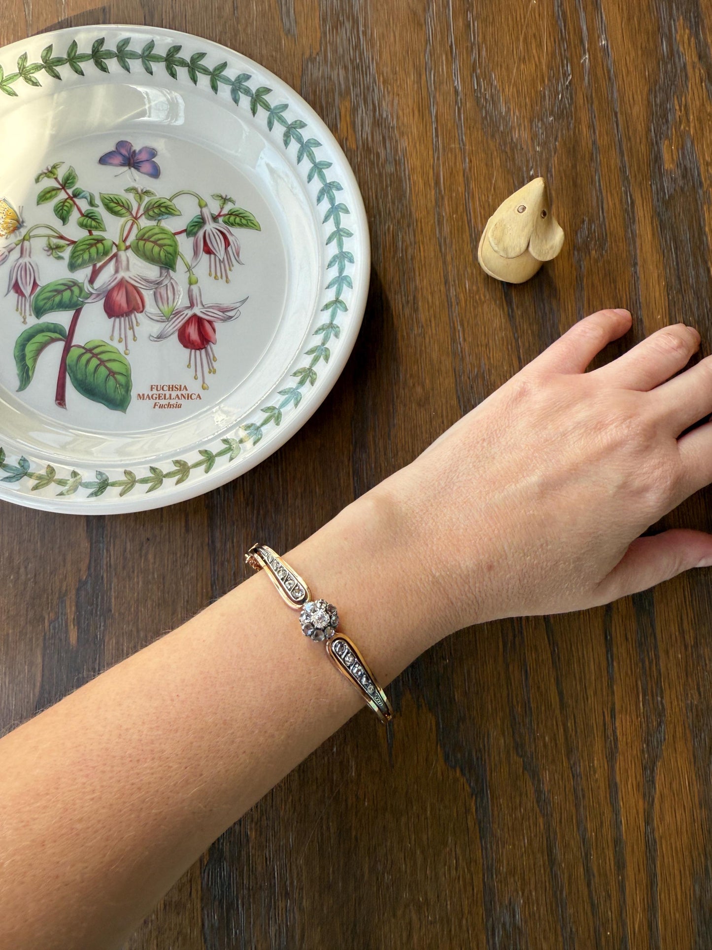 ANTIQUE 1.5Ctw Daisy CLUSTER Old Mine & Rose Cut DIAMONDS French Hinged Bangle Bracelet 18k Gold Silver Belle Epoque OmC Victorian Hallmark