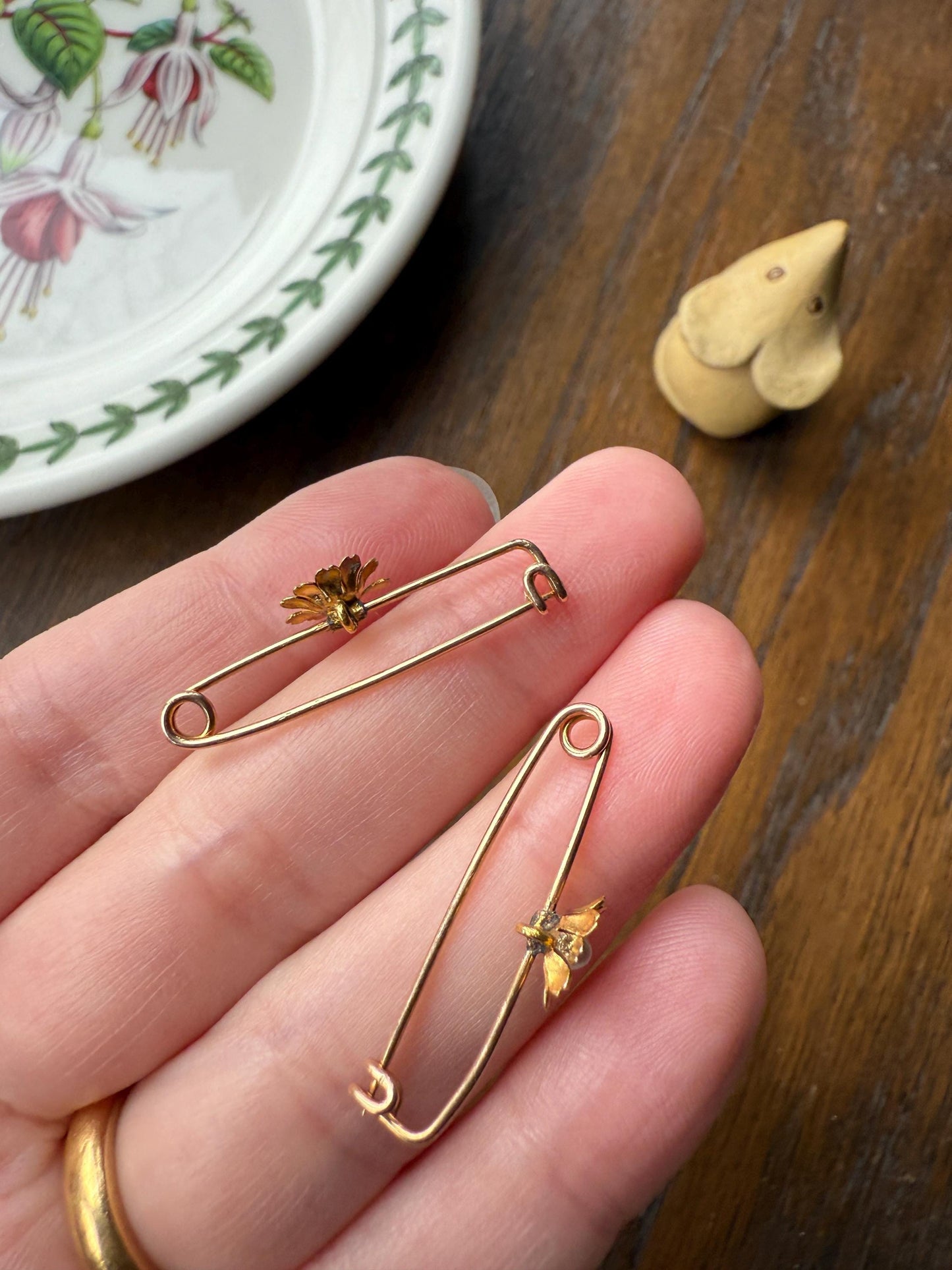 Floral Daisy 18k Gold Solid Safety Pin Extender Connector Pendant Charm Holder Pearl