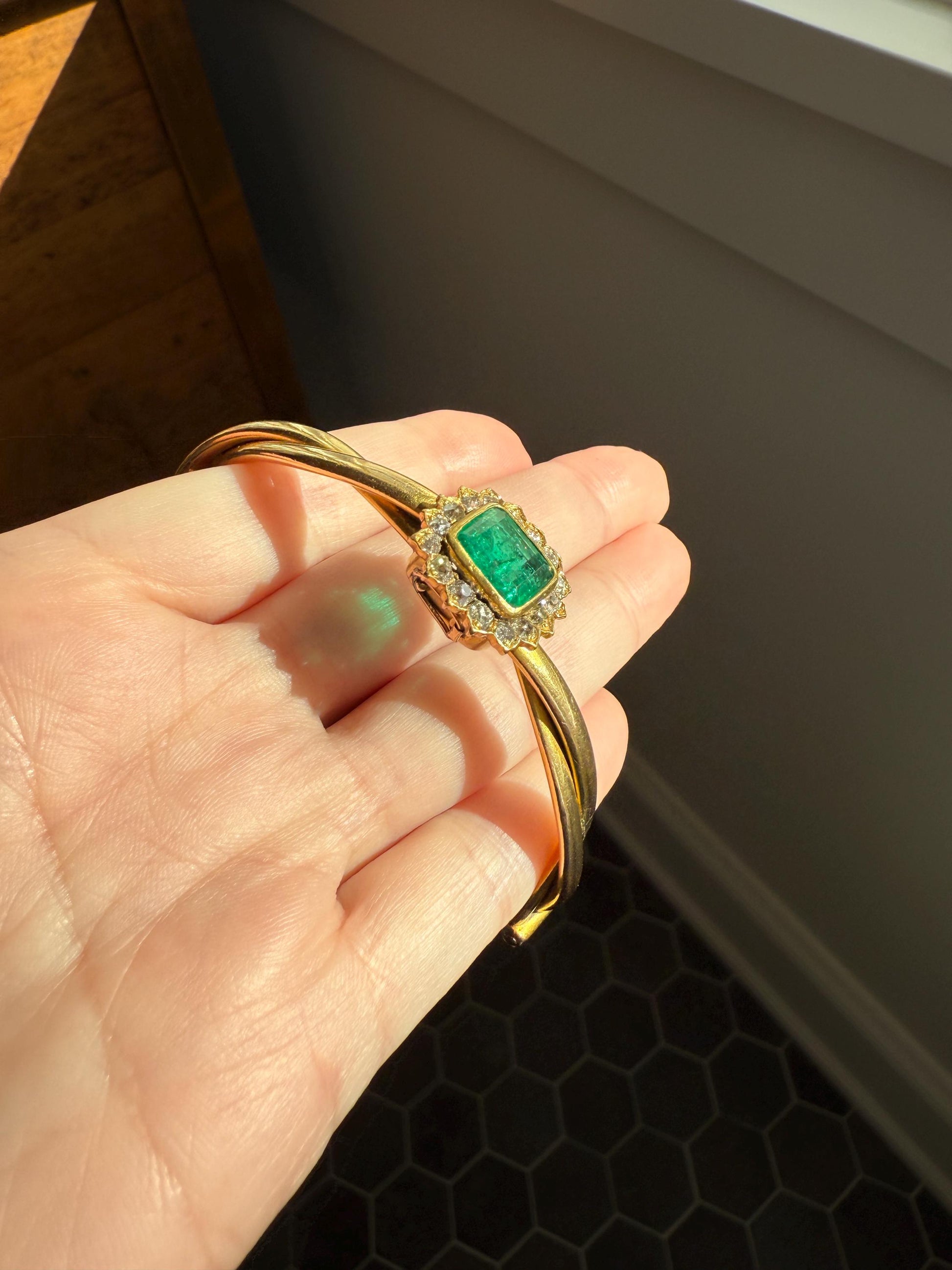 Antique Green Natural EMERALD Old Mine Cut Diamond Halo Hinged Bangle Bracelet 14k Solid Gold Rosy & YG Glowing Victorian Edwardian Twist