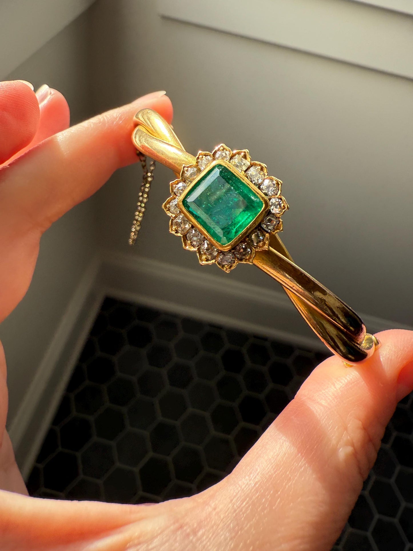 Antique Green Natural EMERALD Old Mine Cut Diamond Halo Hinged Bangle Bracelet 14k Solid Gold Rosy & YG Glowing Victorian Edwardian Twist