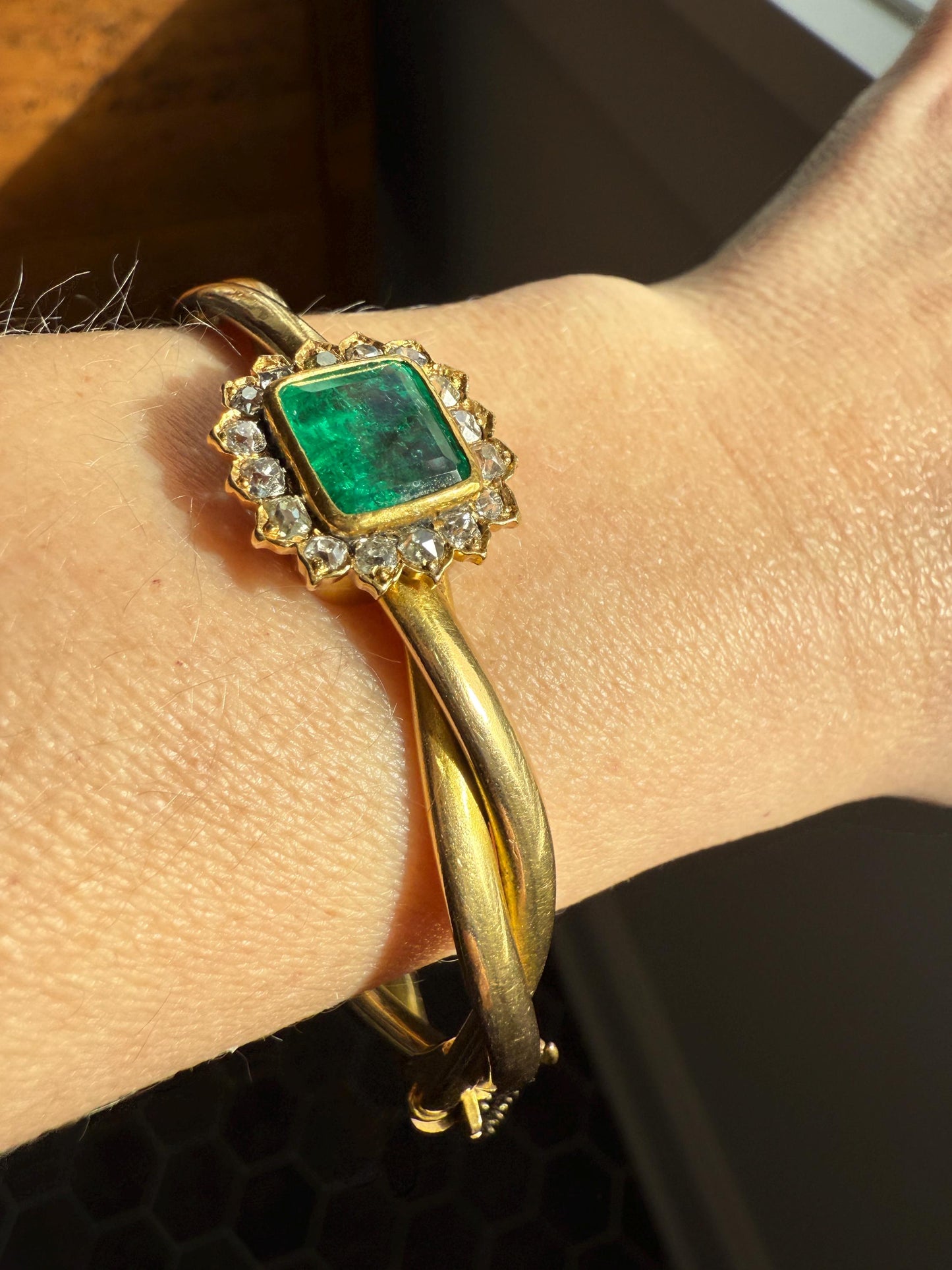 Antique Green Natural EMERALD Old Mine Cut Diamond Halo Hinged Bangle Bracelet 14k Solid Gold Rosy & YG Glowing Victorian Edwardian Twist