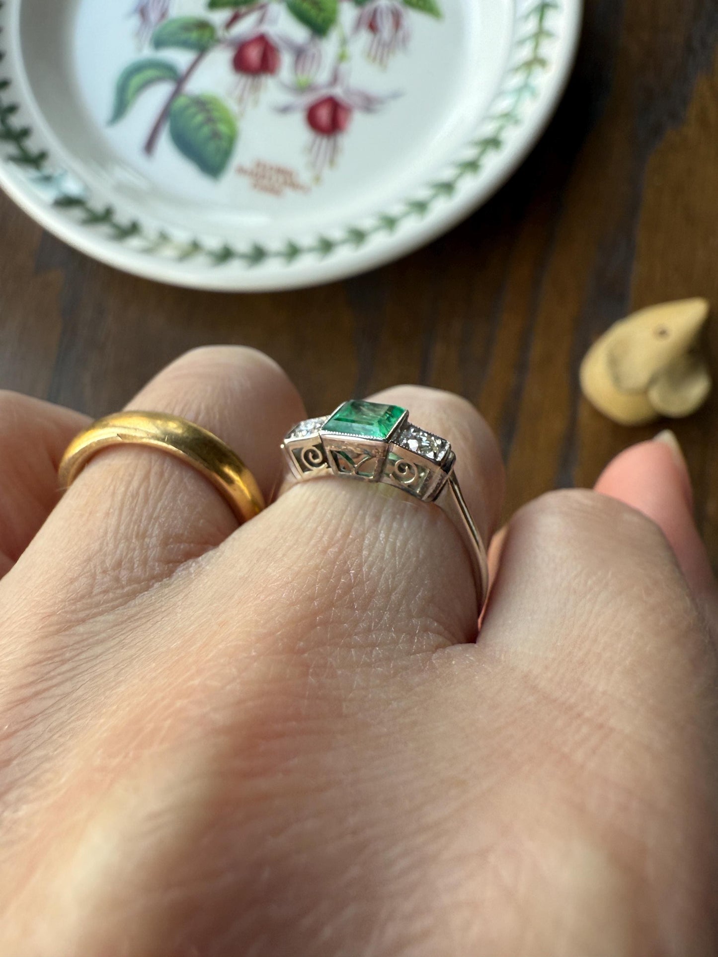 Art Deco Natural EMERALD Old Mine Cut DIAMOND Three Stone Ring 18k White Gold Band Green Milgrain Trinity Ornate Filigree