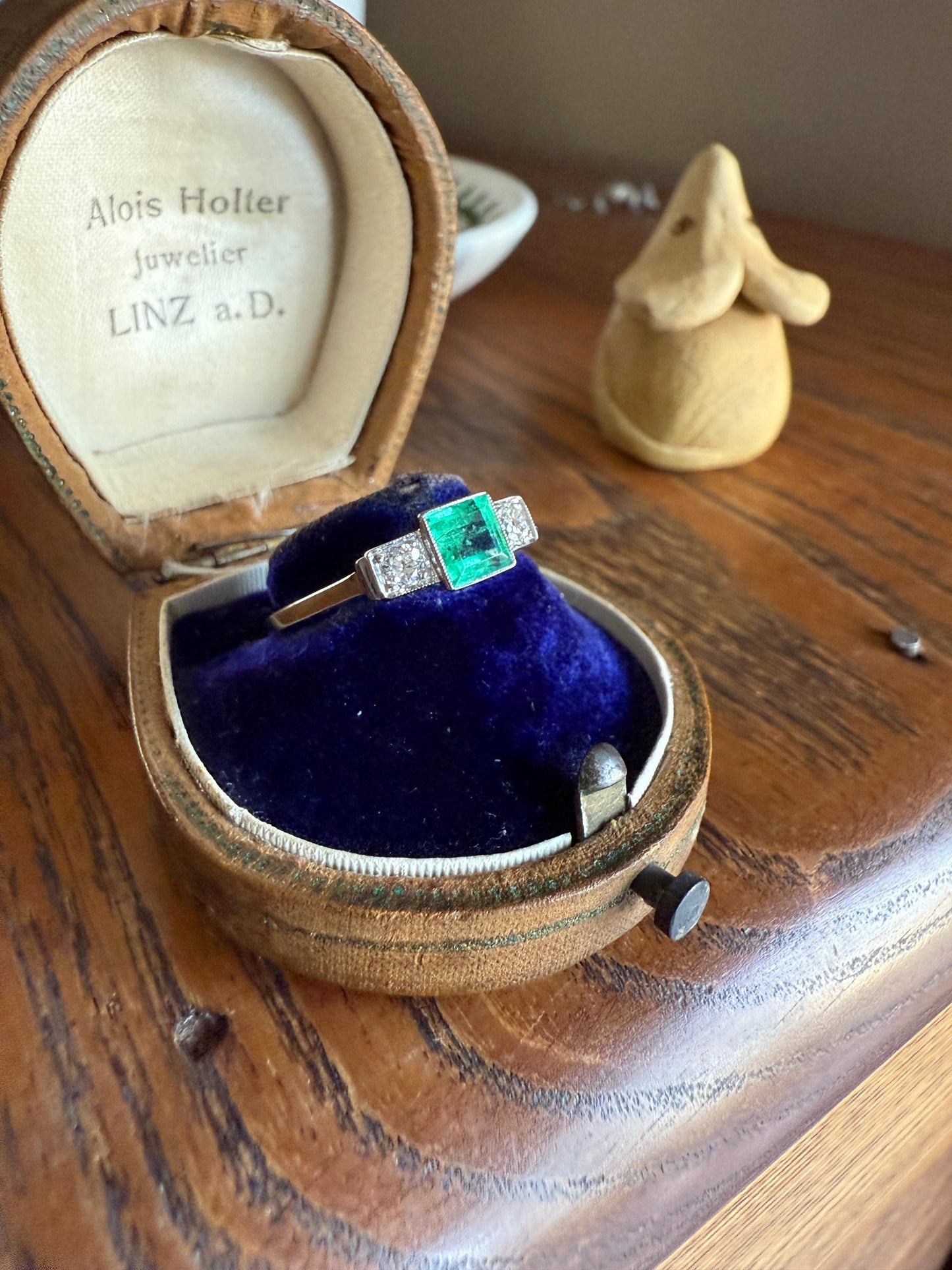 Art Deco Natural EMERALD Old Mine Cut DIAMOND Three Stone Ring 18k White Gold Band Green Milgrain Trinity Ornate Filigree