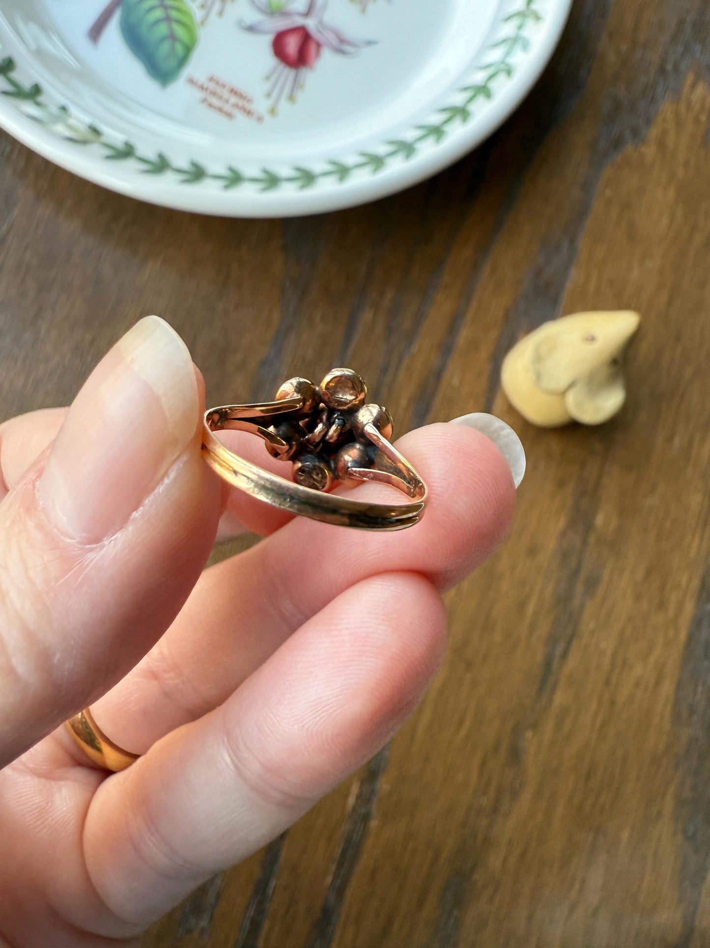 Perpignan GARNET Almandine Cluster Ring French VICTORIAN Era Hallmark 18k Gold Floral Daisy Glowing Purple Pink