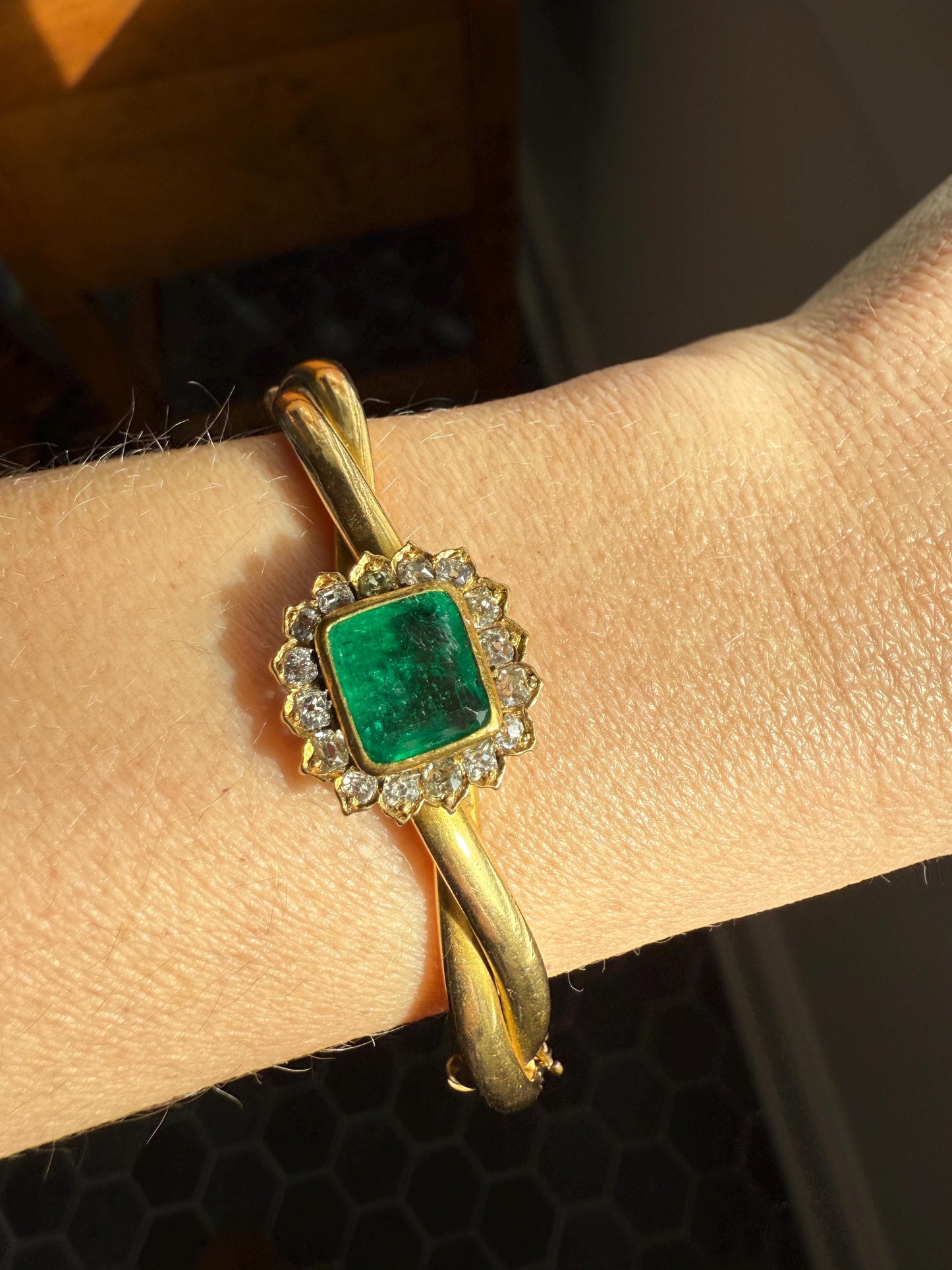 Antique Green Natural EMERALD Old Mine Cut Diamond Halo Hinged Bangle Bracelet 14k Solid Gold Rosy & YG Glowing Victorian Edwardian Twist