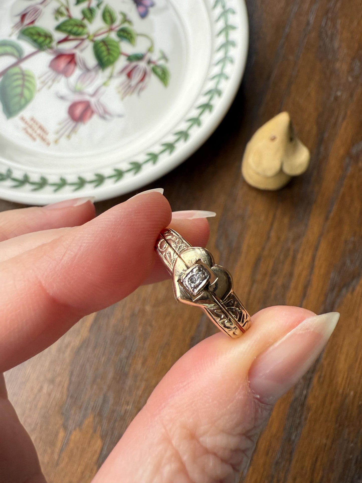 SECRET Vintage HEART " I Love You " Two Part Opening 9k Gold Double Band Ring Diamond Hinged Figural Scrolled Shoulders