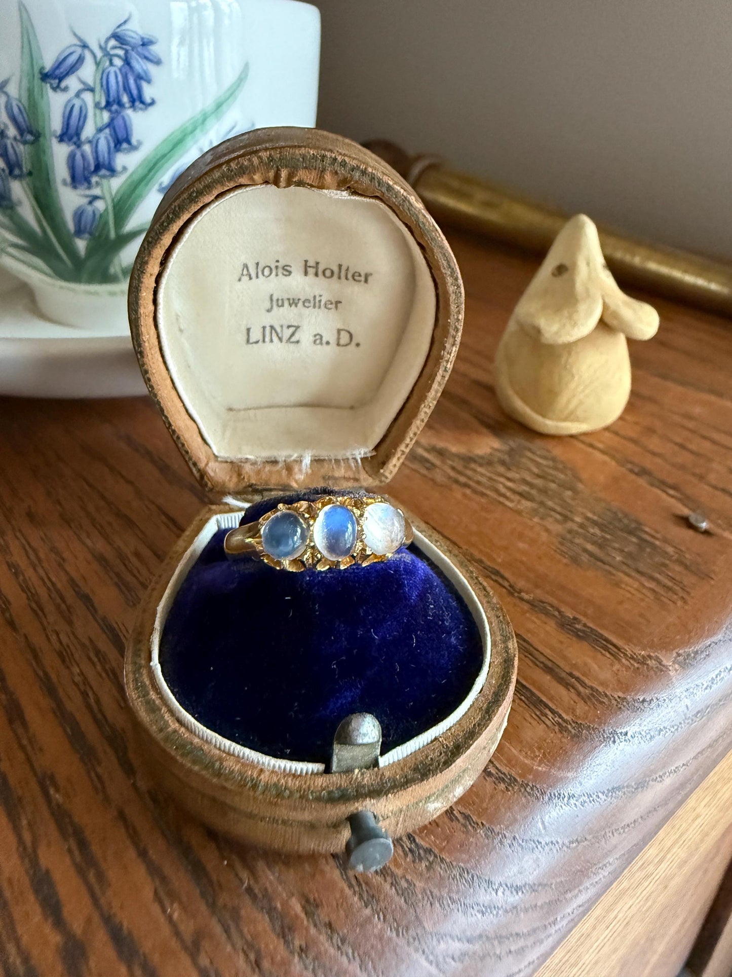 Antique Glowing Blue MOONSTONE Orb Three Stone 18k Gold Belcher Band Ring Man Unisex Stacker