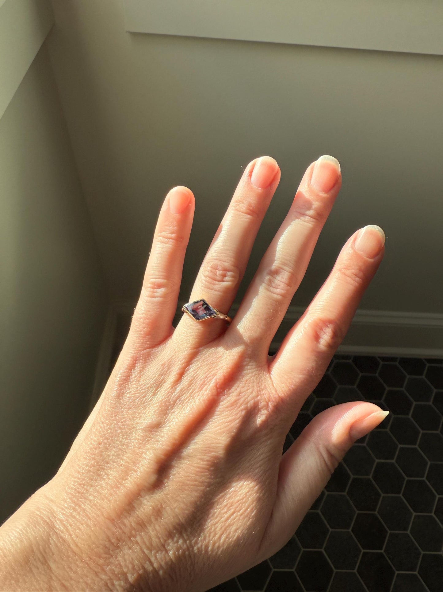 Color Change Indigo Purple SAPPHIRE or Alexandrite? East West KITE Lozenge 18k French Vintage to Art Deco Ring Geometric Stacker Band