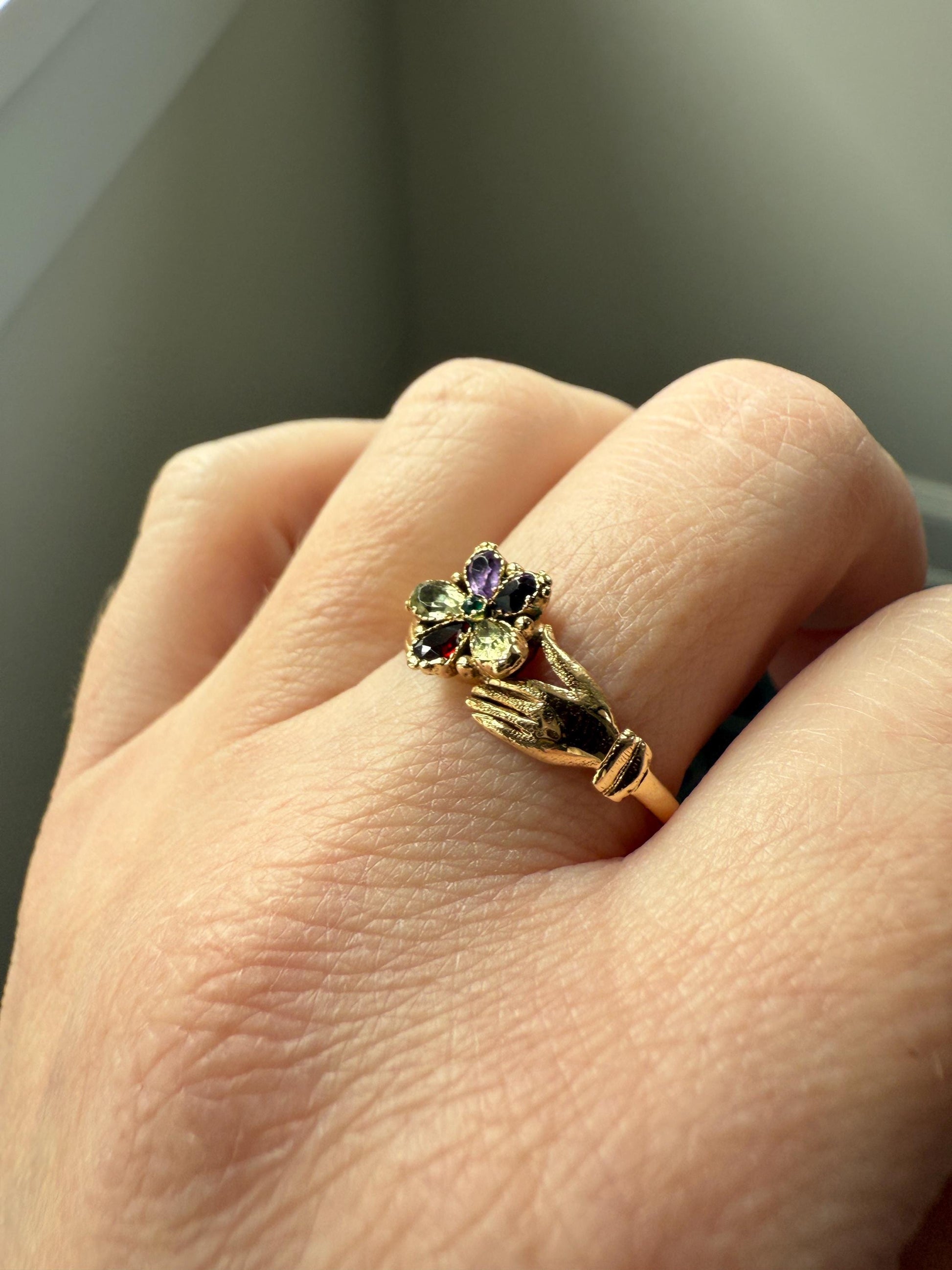 PANSY Hands Holding Flower ACROSTIC? 18k Gold Victorian Gemset Ring Amethyst Garnet Emerald Sweet Figural Stacker Locket Back