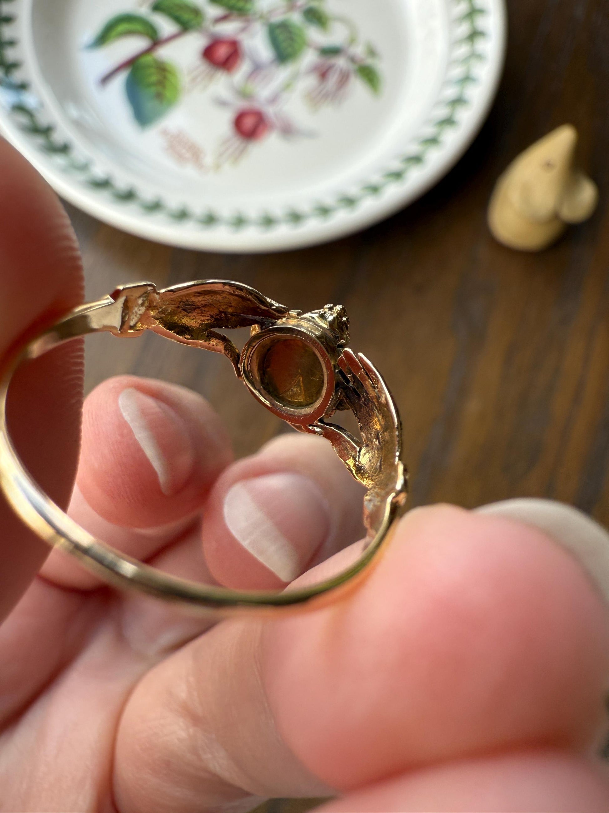 PANSY Hands Holding Flower ACROSTIC? 18k Gold Victorian Gemset Ring Amethyst Garnet Emerald Sweet Figural Stacker Locket Back