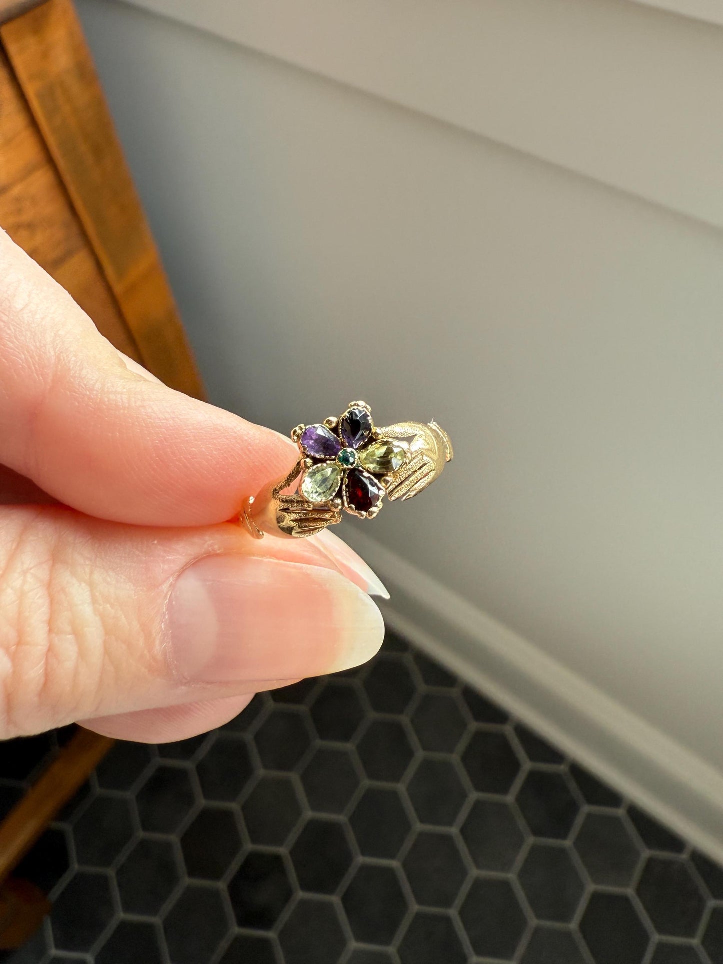 PANSY Hands Holding Flower ACROSTIC? 18k Gold Victorian Gemset Ring Amethyst Garnet Emerald Sweet Figural Stacker Locket Back