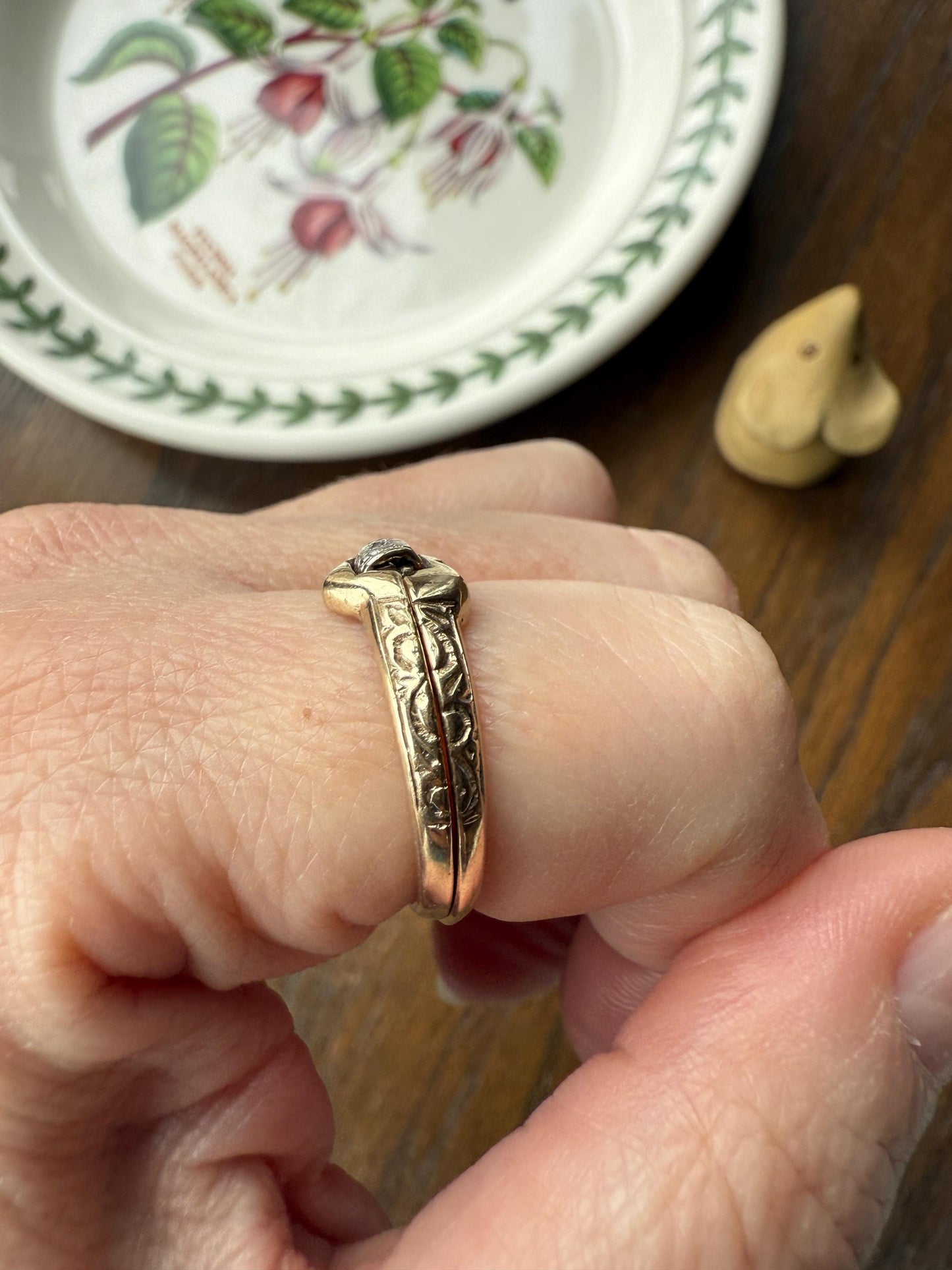 SECRET Vintage HEART " I Love You " Two Part Opening 9k Gold Double Band Ring Diamond Hinged Figural Scrolled Shoulders