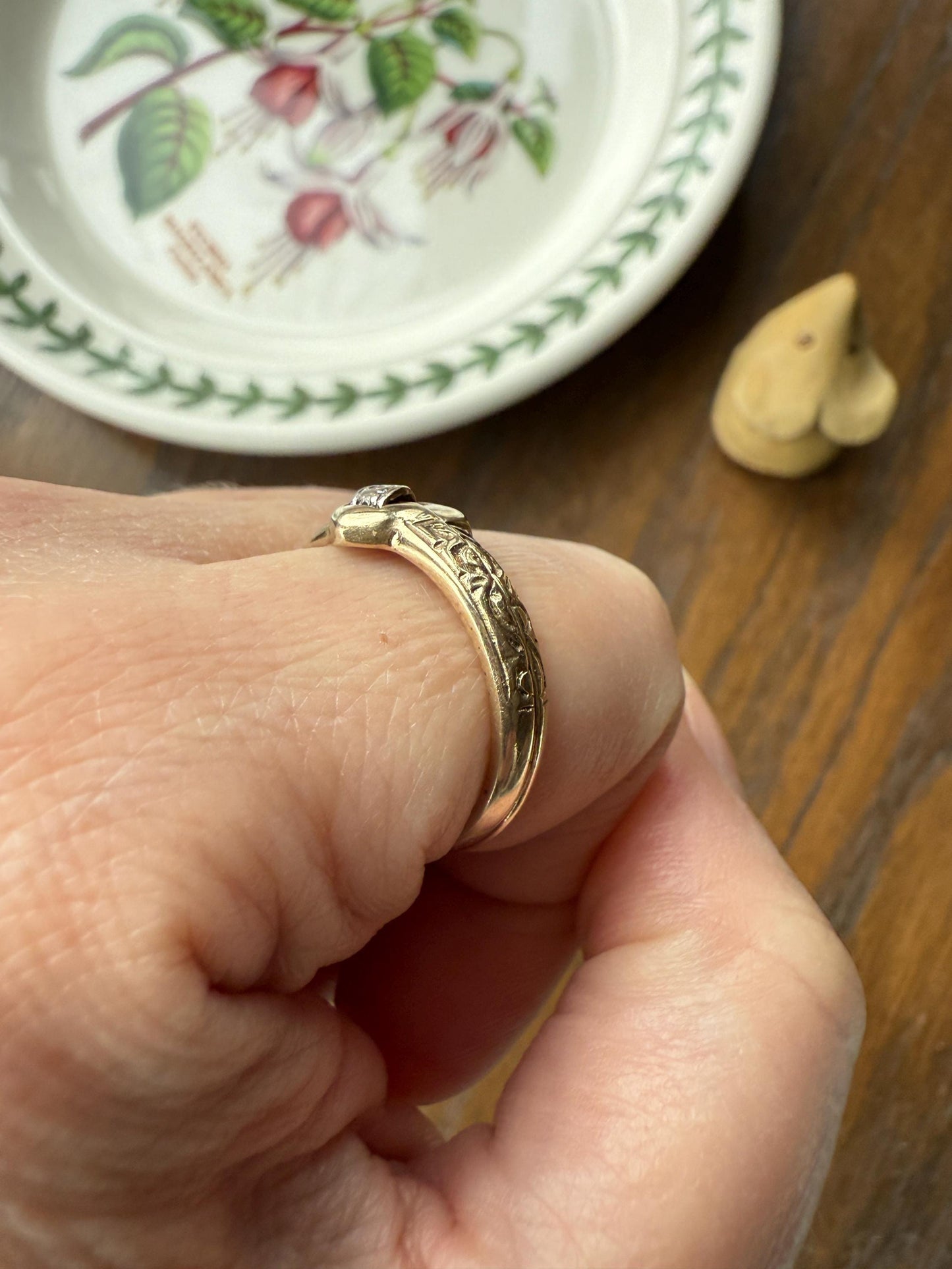 SECRET Vintage HEART " I Love You " Two Part Opening 9k Gold Double Band Ring Diamond Hinged Figural Scrolled Shoulders